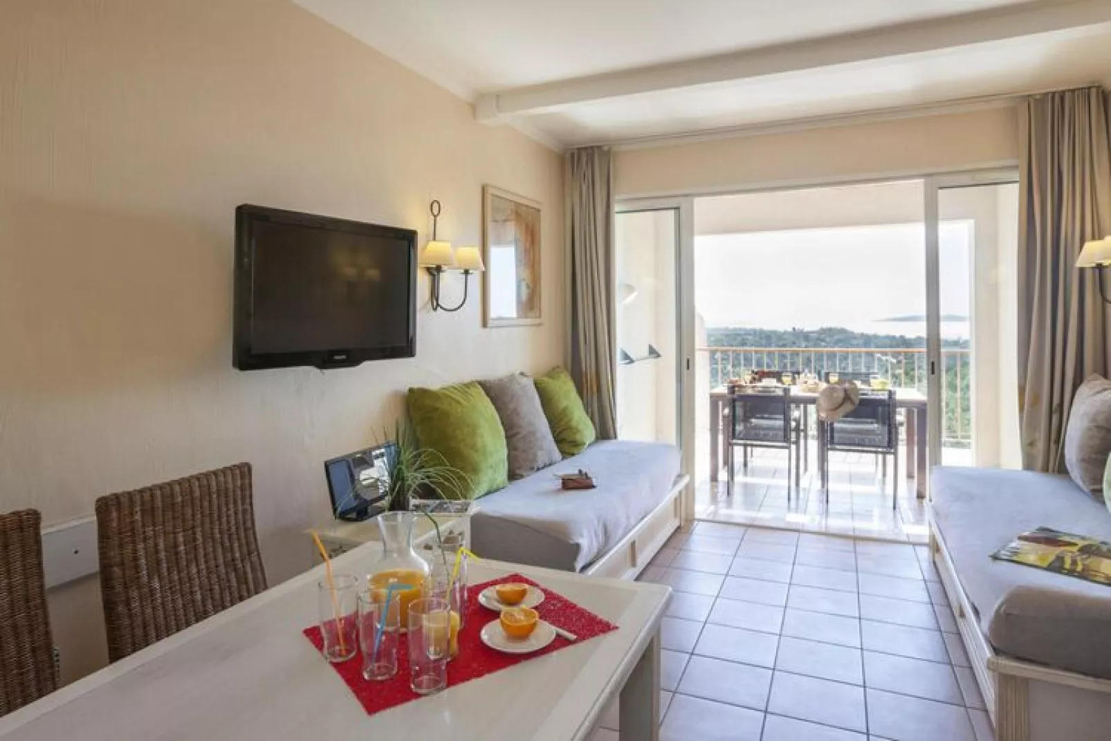 Residence Les Restanques du Golfe de St Tropez Grimaud - Appartement 7 personnes - 1 chambre  1 coin nuit - Vue mer Supérieur-Woonkamer