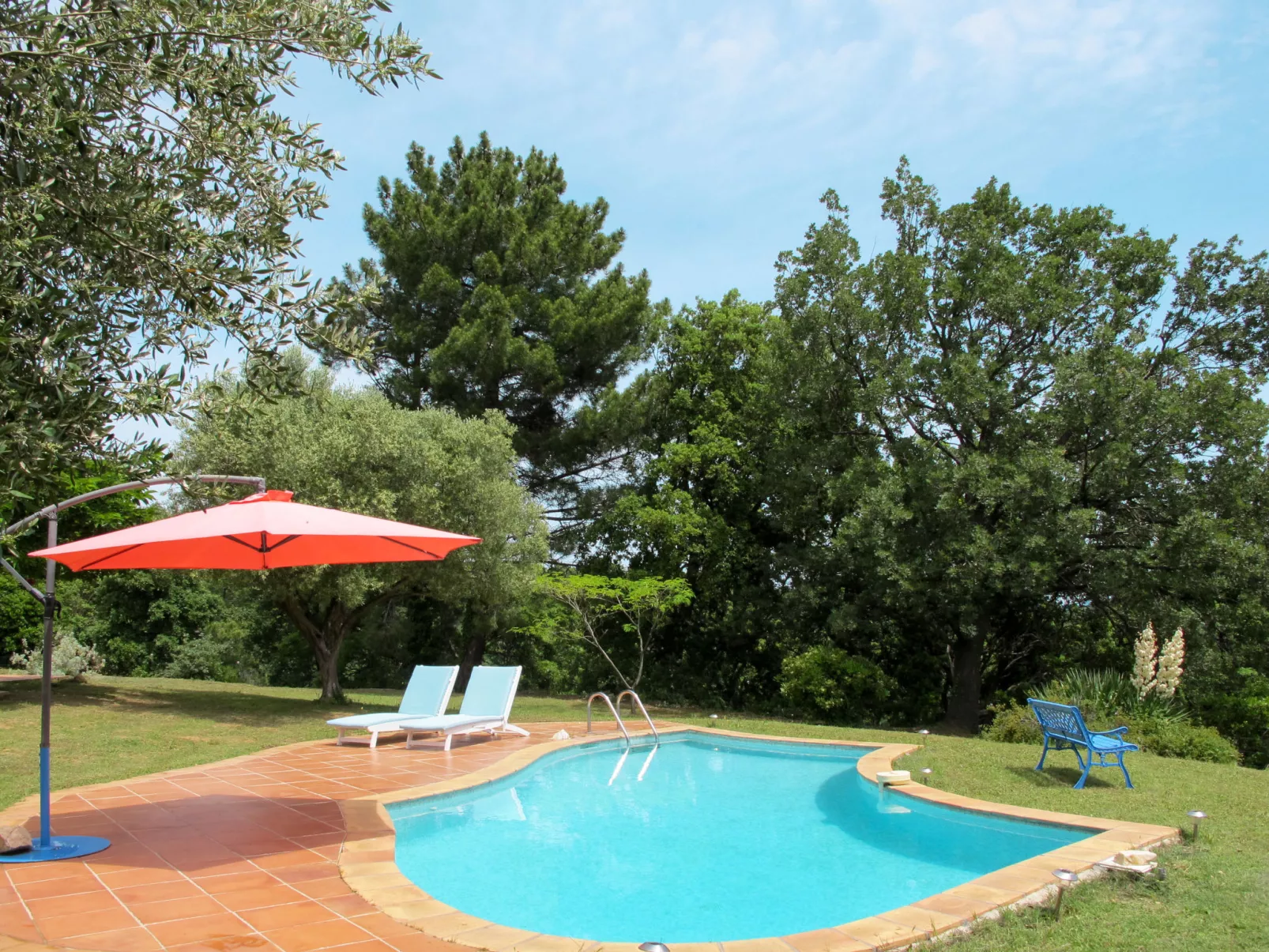 La Maison Bleue-Buiten