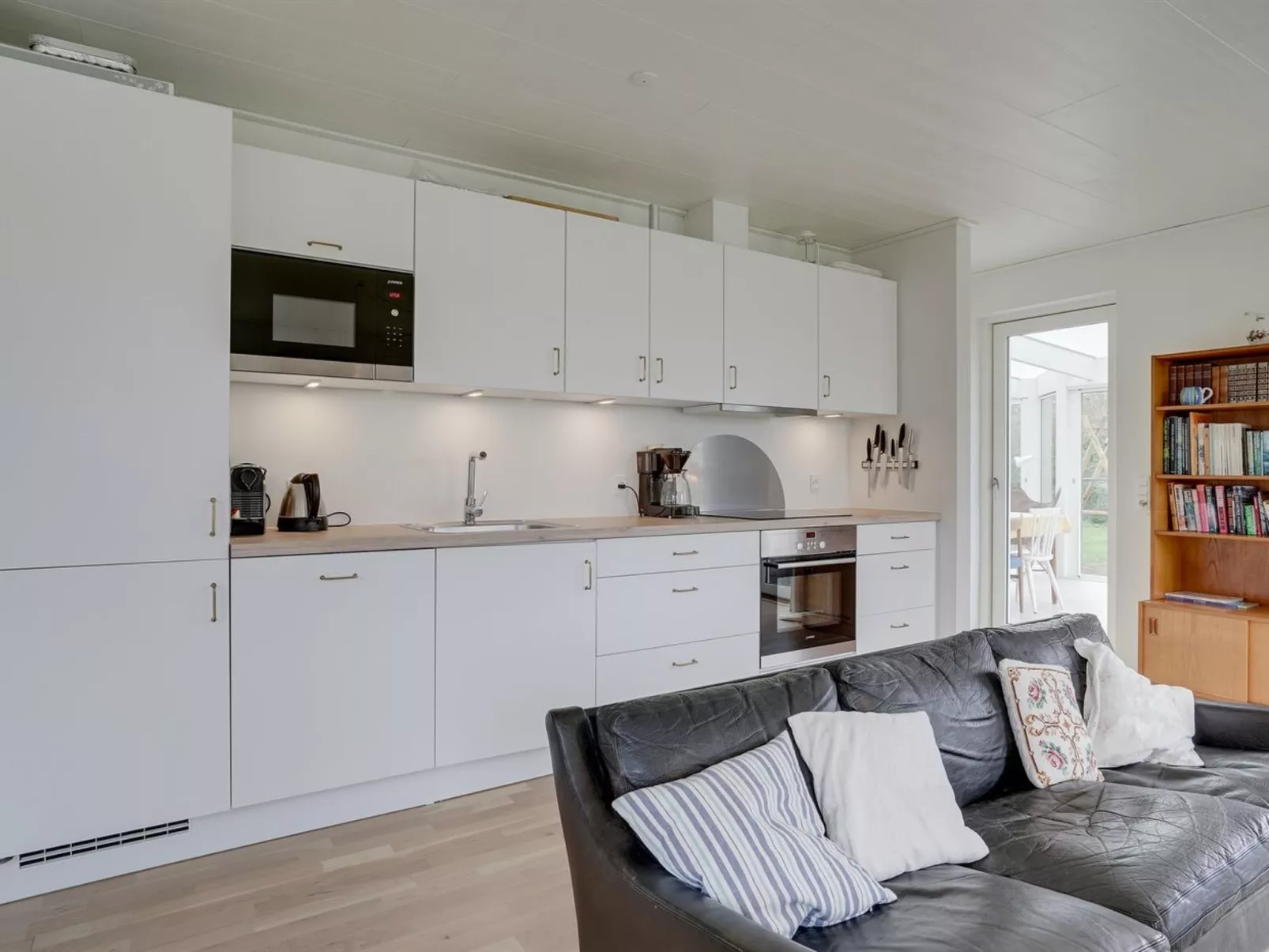 "Annina" - 500m from the sea-Binnen