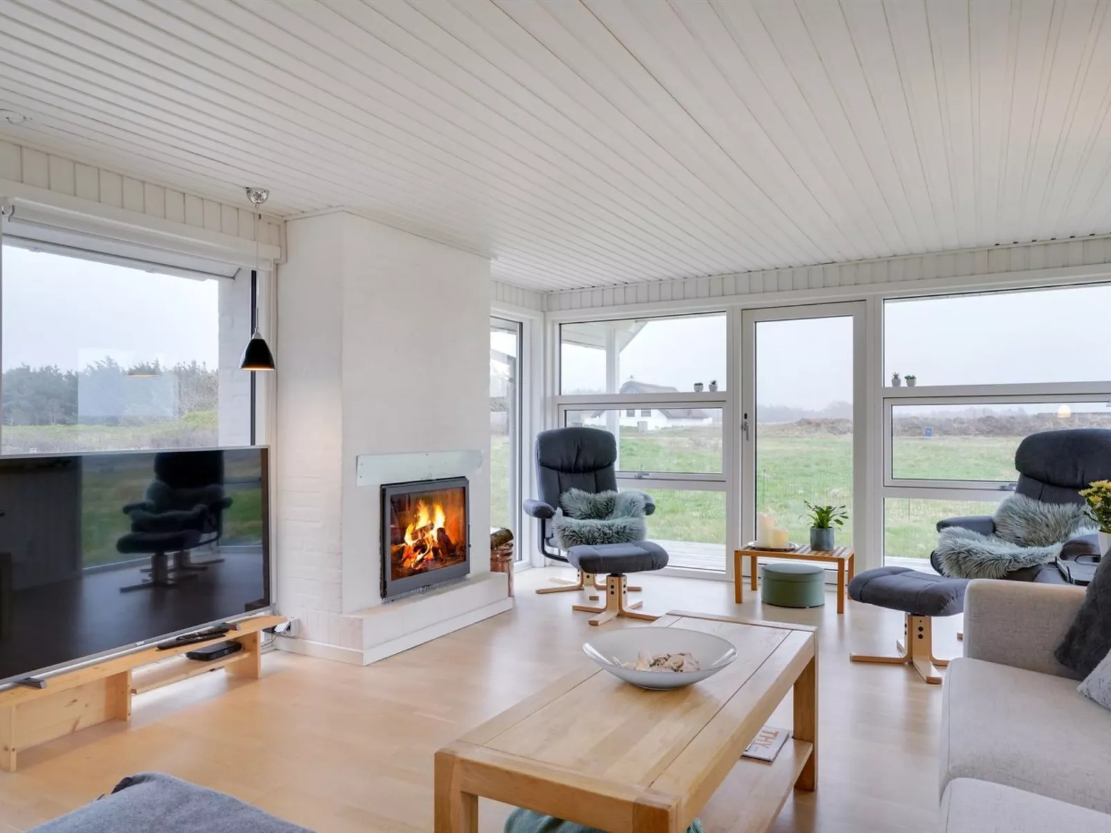 "Carelle" - 300m from the sea-Binnen