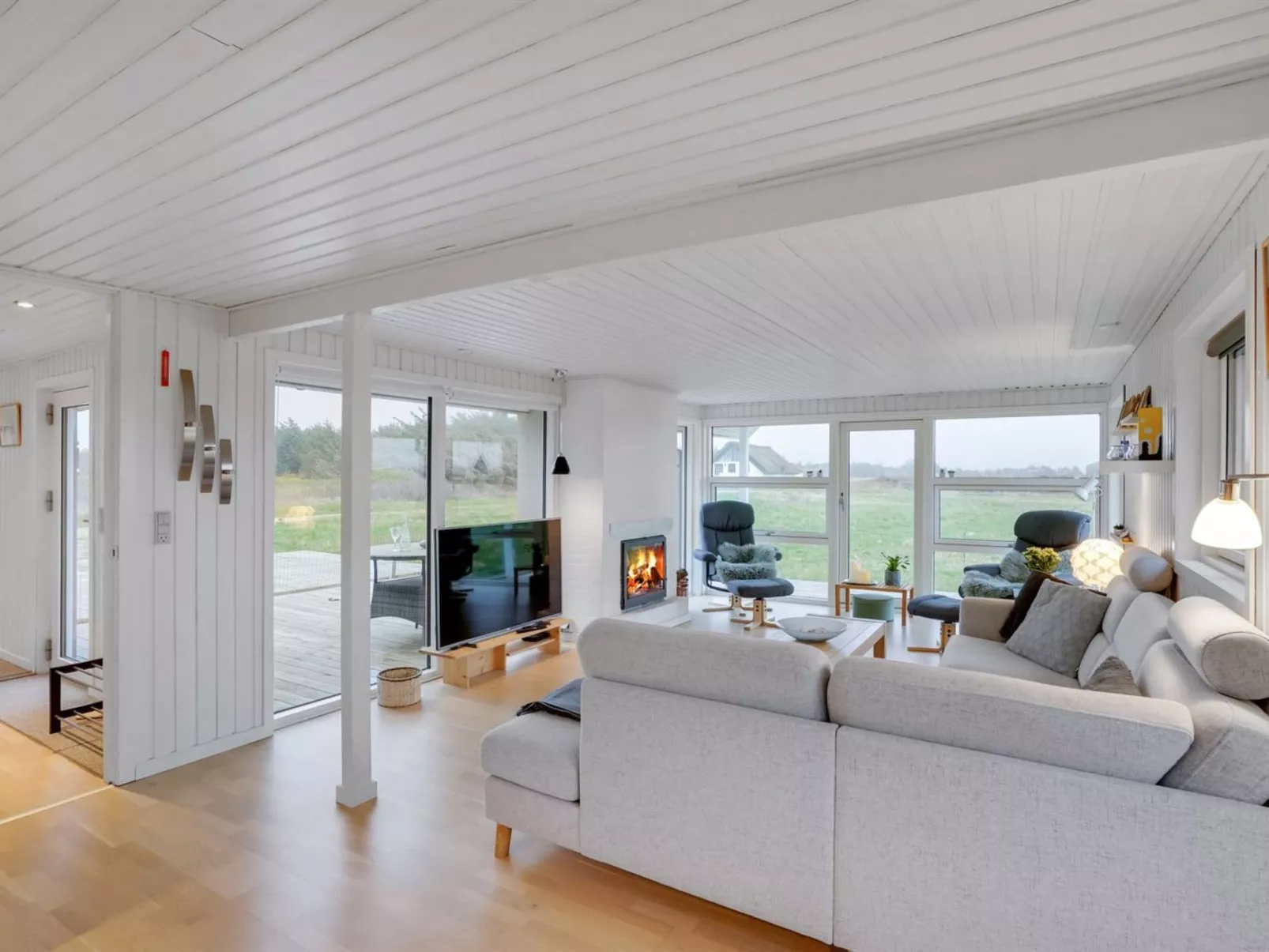 "Carelle" - 300m from the sea-Binnen