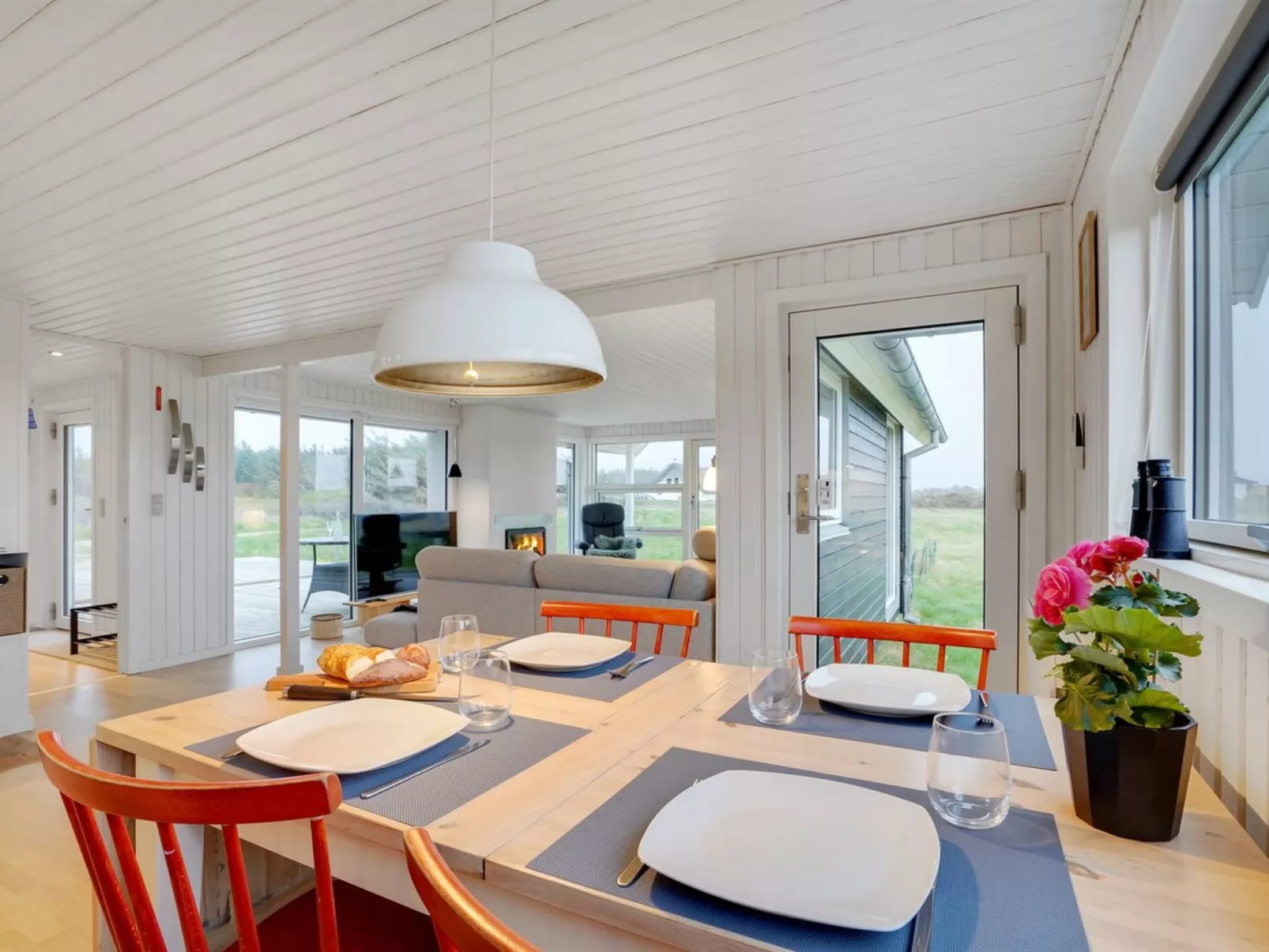 "Carelle" - 300m from the sea-Binnen
