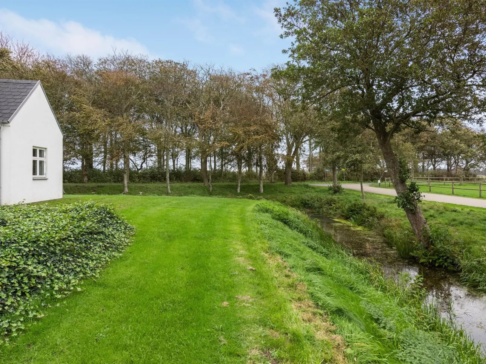 "Eini" - 4.5km from the sea-Buiten