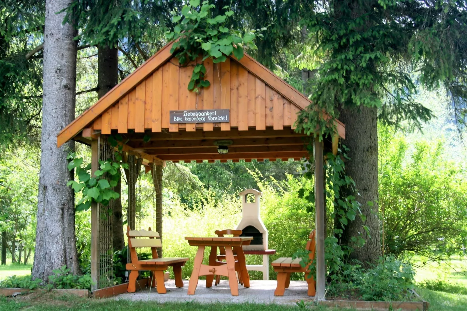 Haus Das kleine Paradies-Tuinen zomer