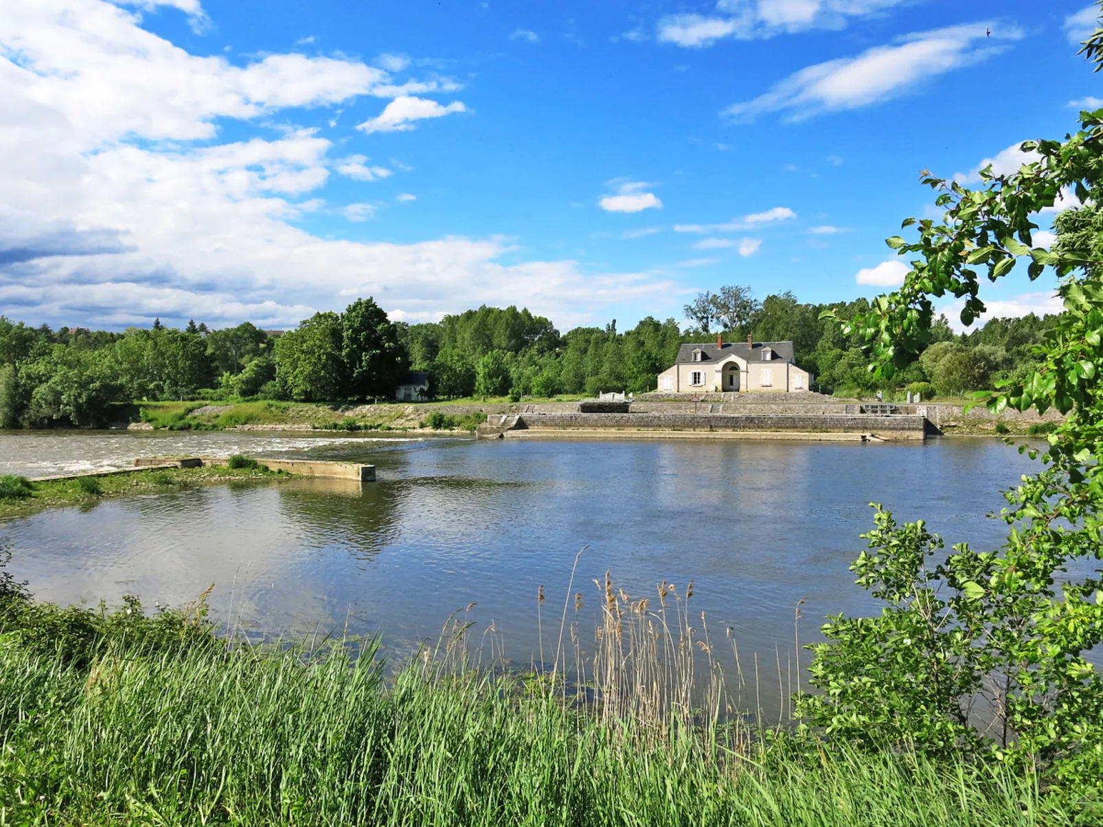 La petite maison blanche-Omgeving