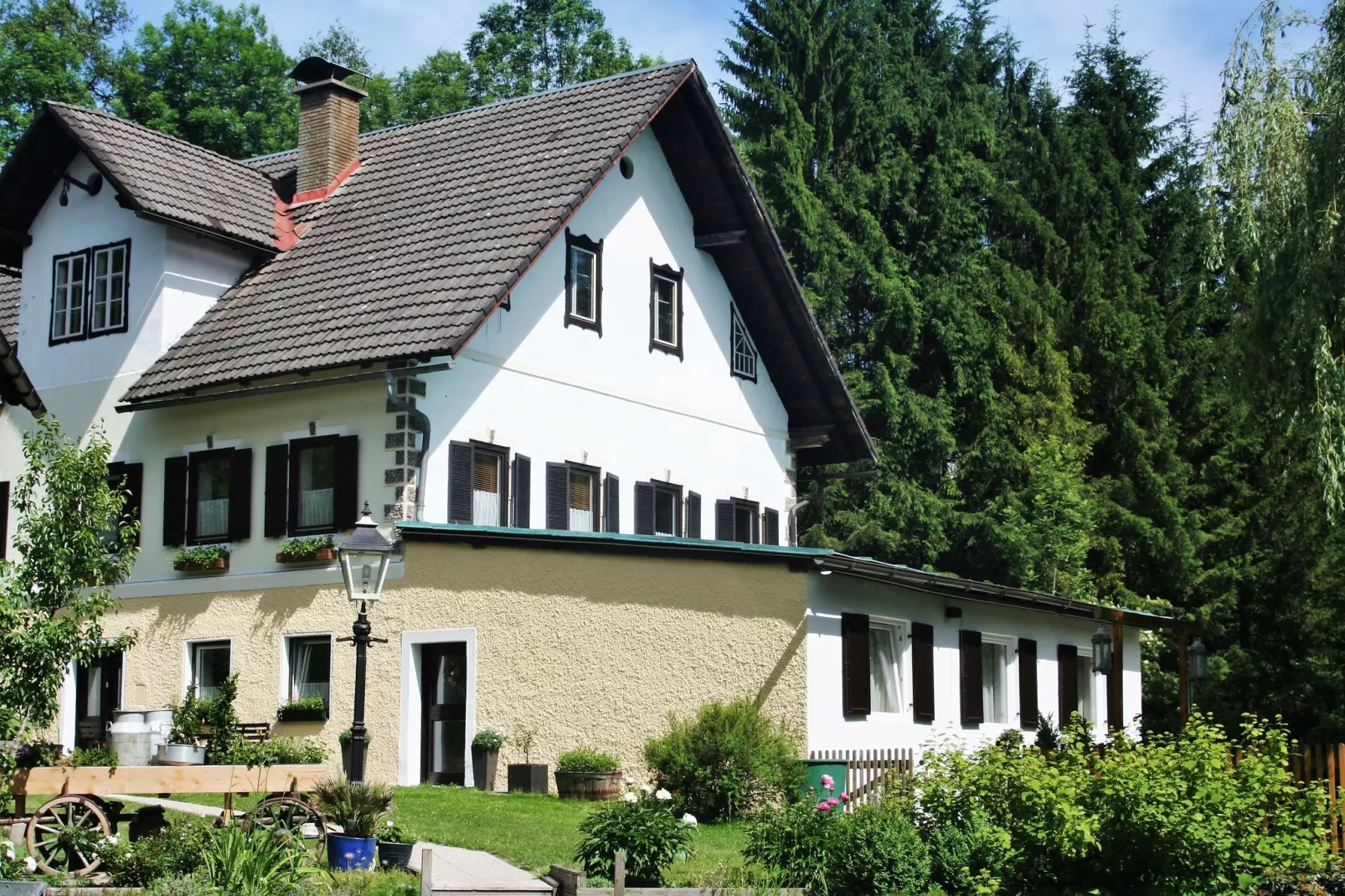 Apartment Das kleine Paradies-Buitenkant zomer