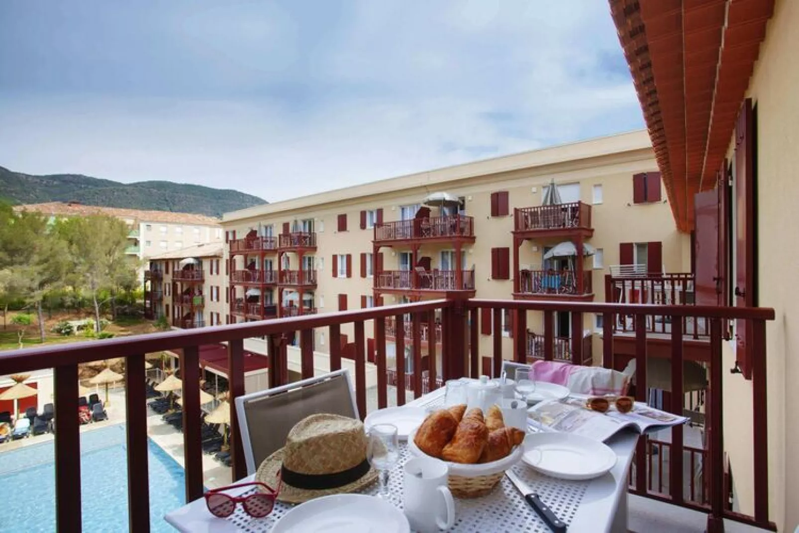 Studio in Cavalaire-sur-Mer vlakbij het strand-Terras