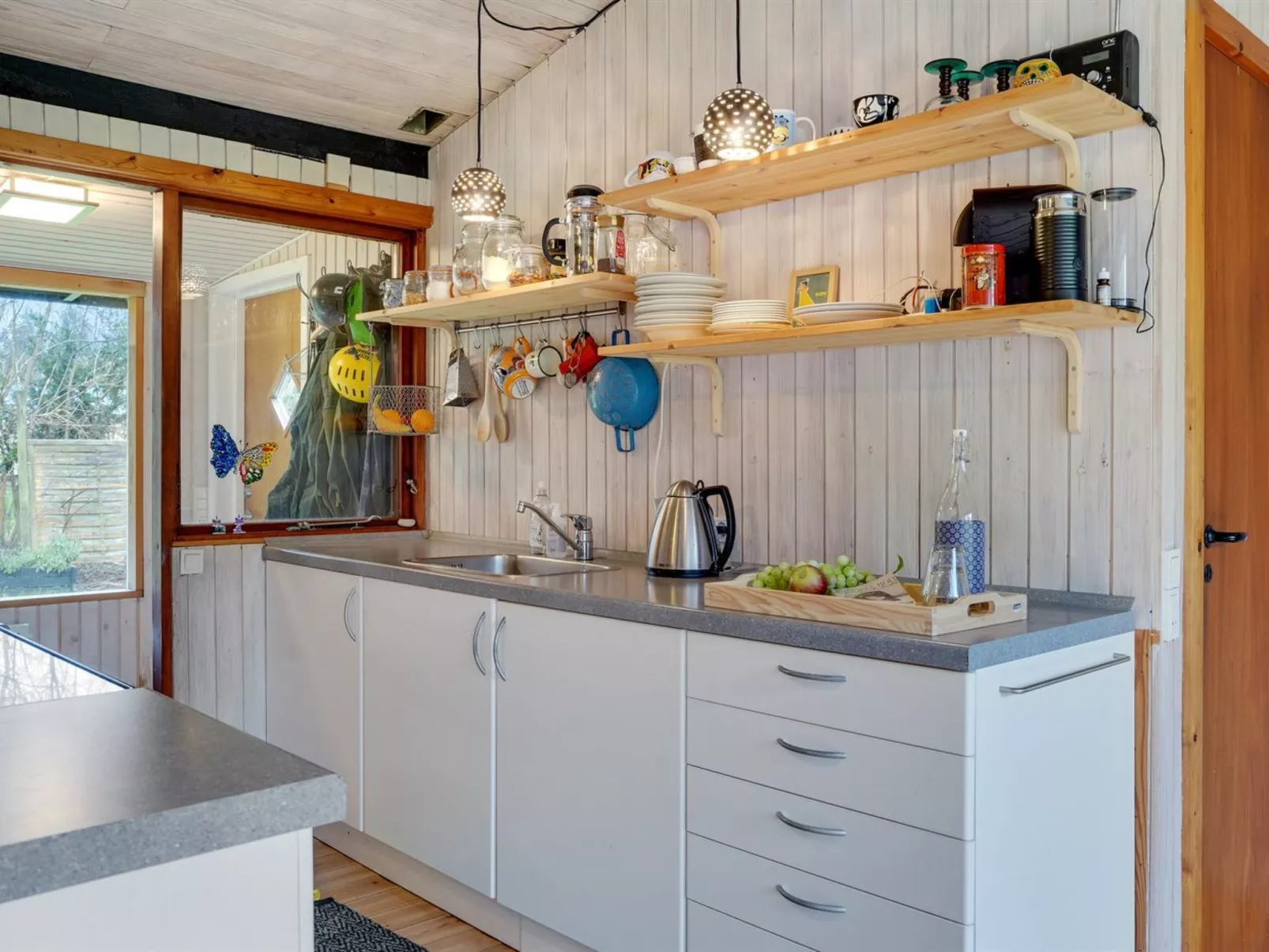 "Sarah" - 500m from the sea-Binnen
