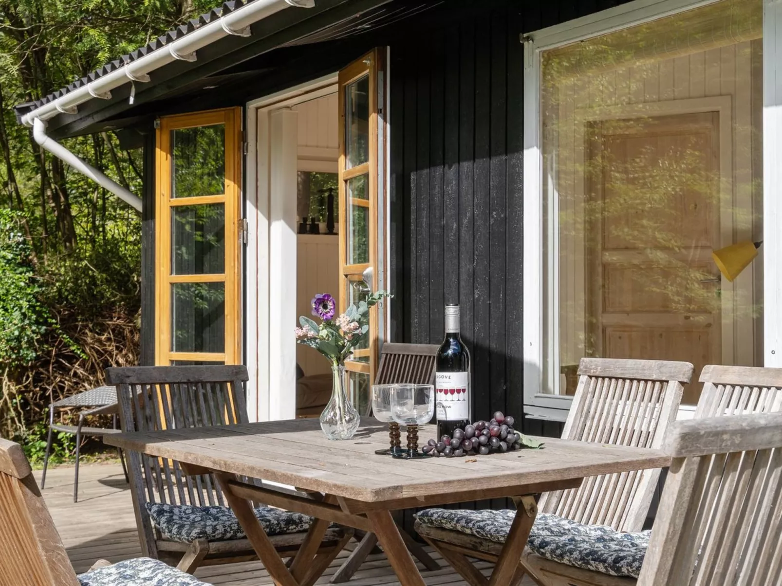"Sarah" - 500m from the sea-Buiten