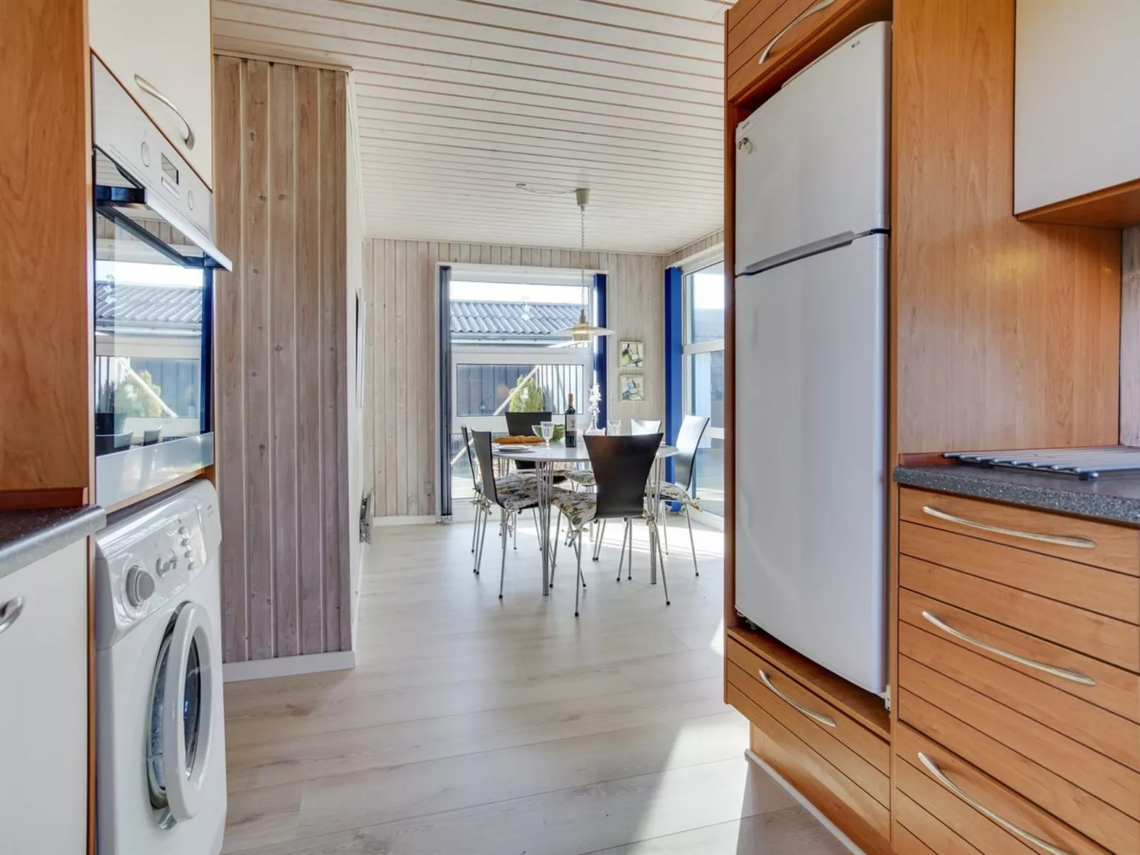 "Pertti" - 400m from the sea-Binnen