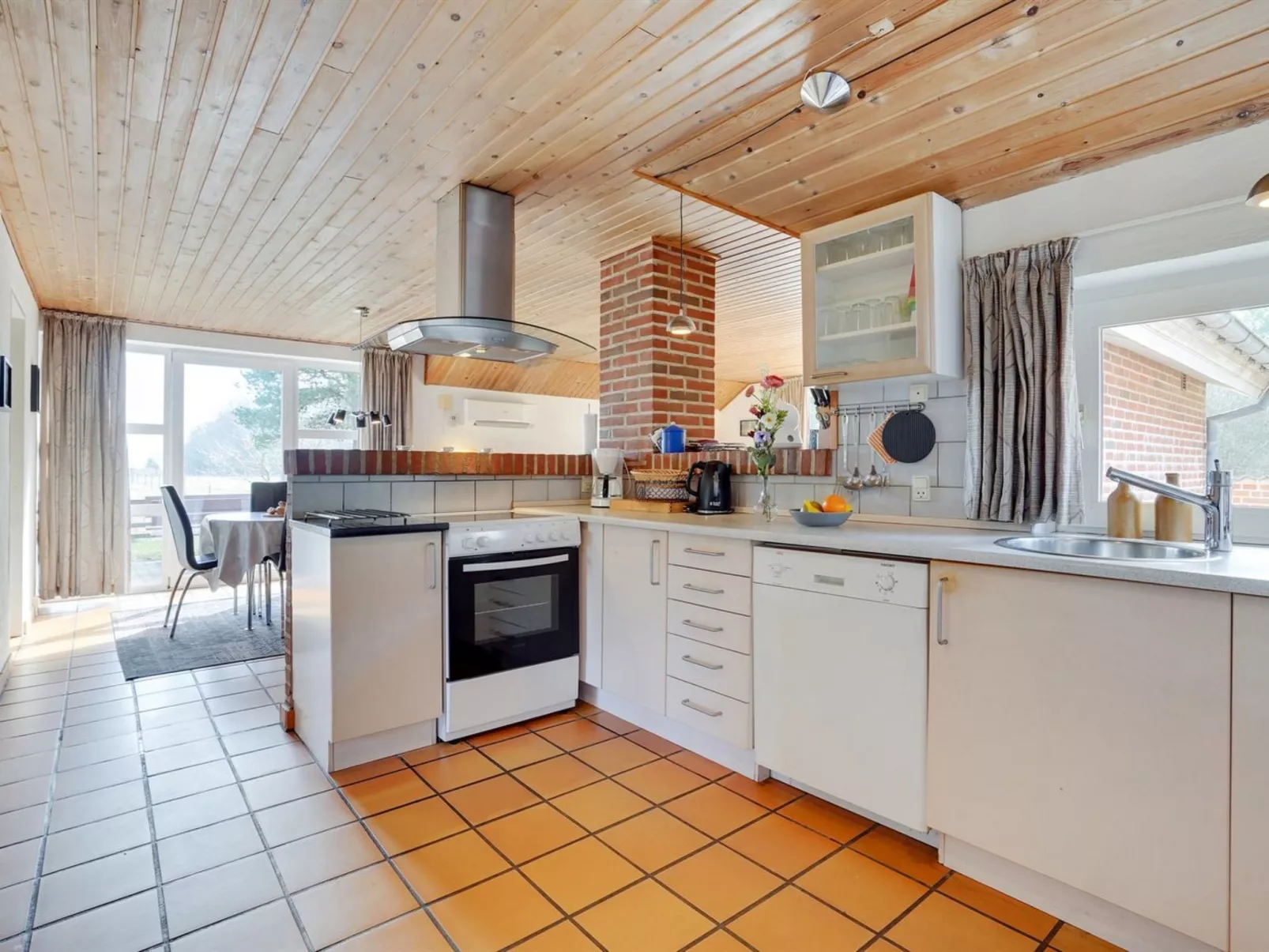 "Botulf" - 3.8km from the sea-Binnen