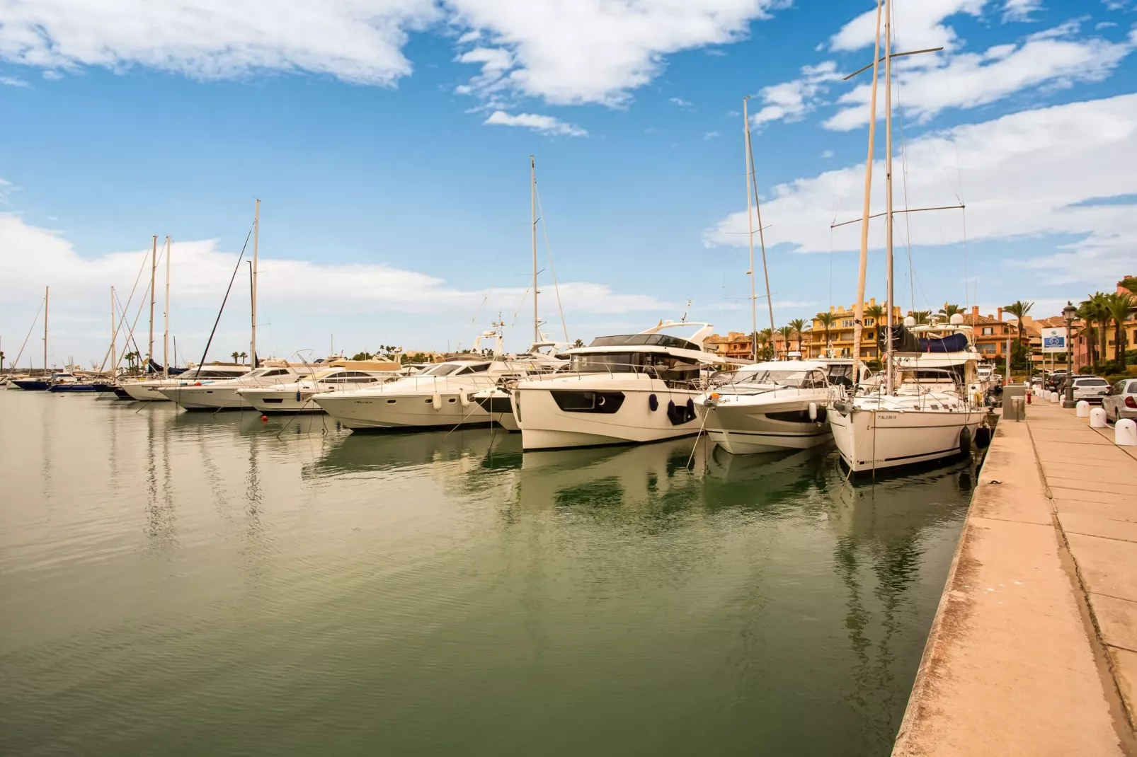 PRECIOSO APARTAMENTO CON VISTAS EN SOTOGRANDE-Gebieden zomer 1km