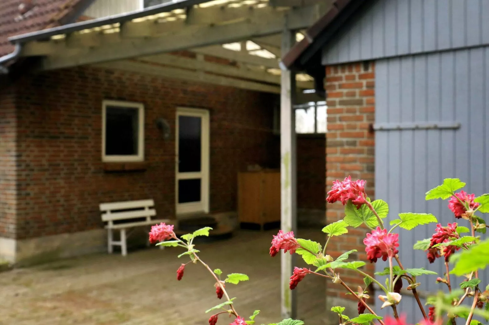 Schattig bakstenen huis in Øster Assels met een balkon-Uitzicht