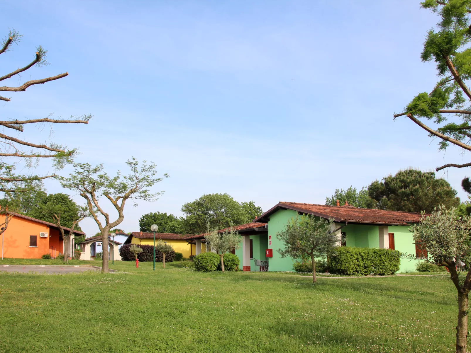 The Garda Village-Buiten