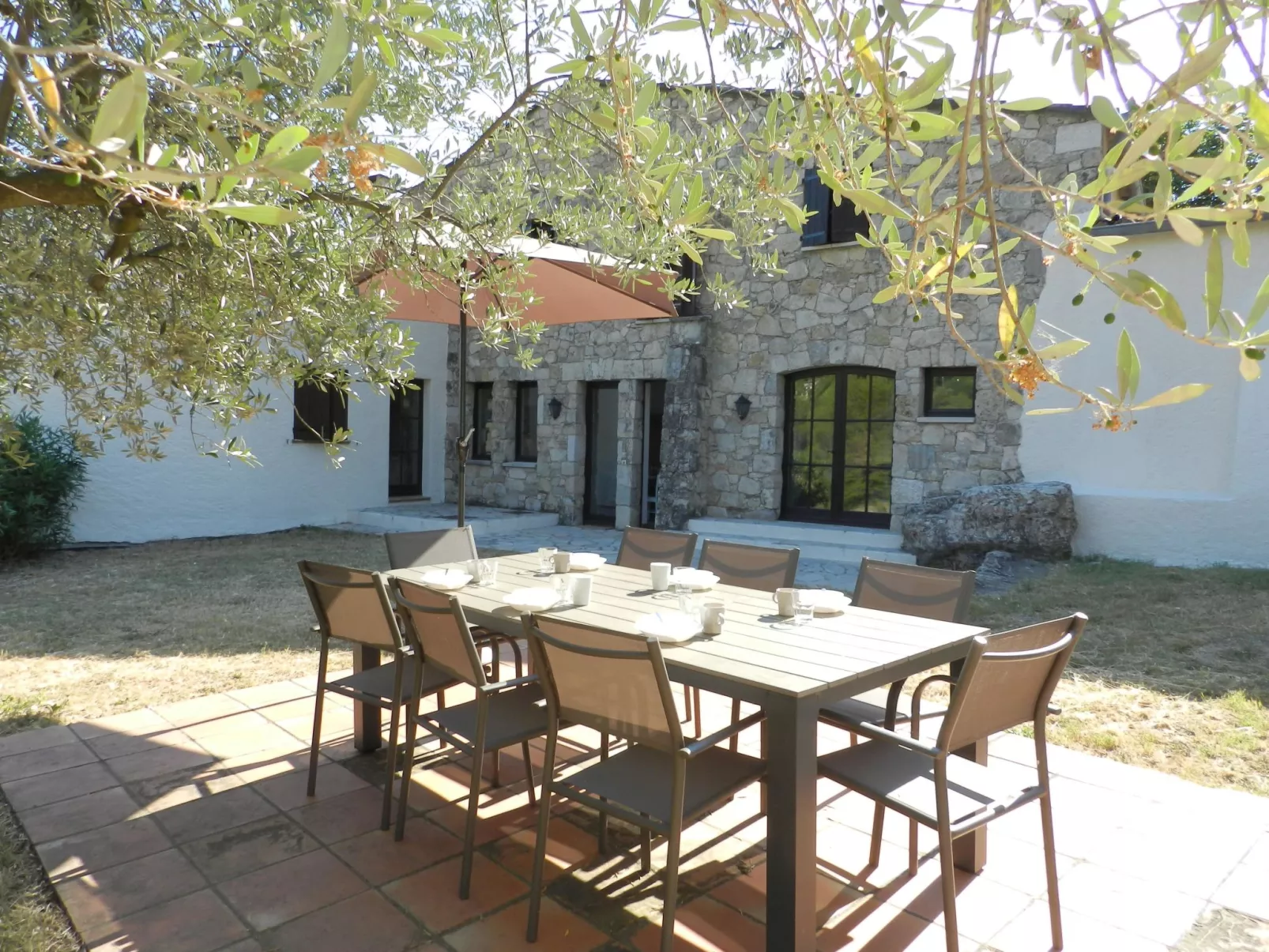 Domaine du Dragon-Binnen