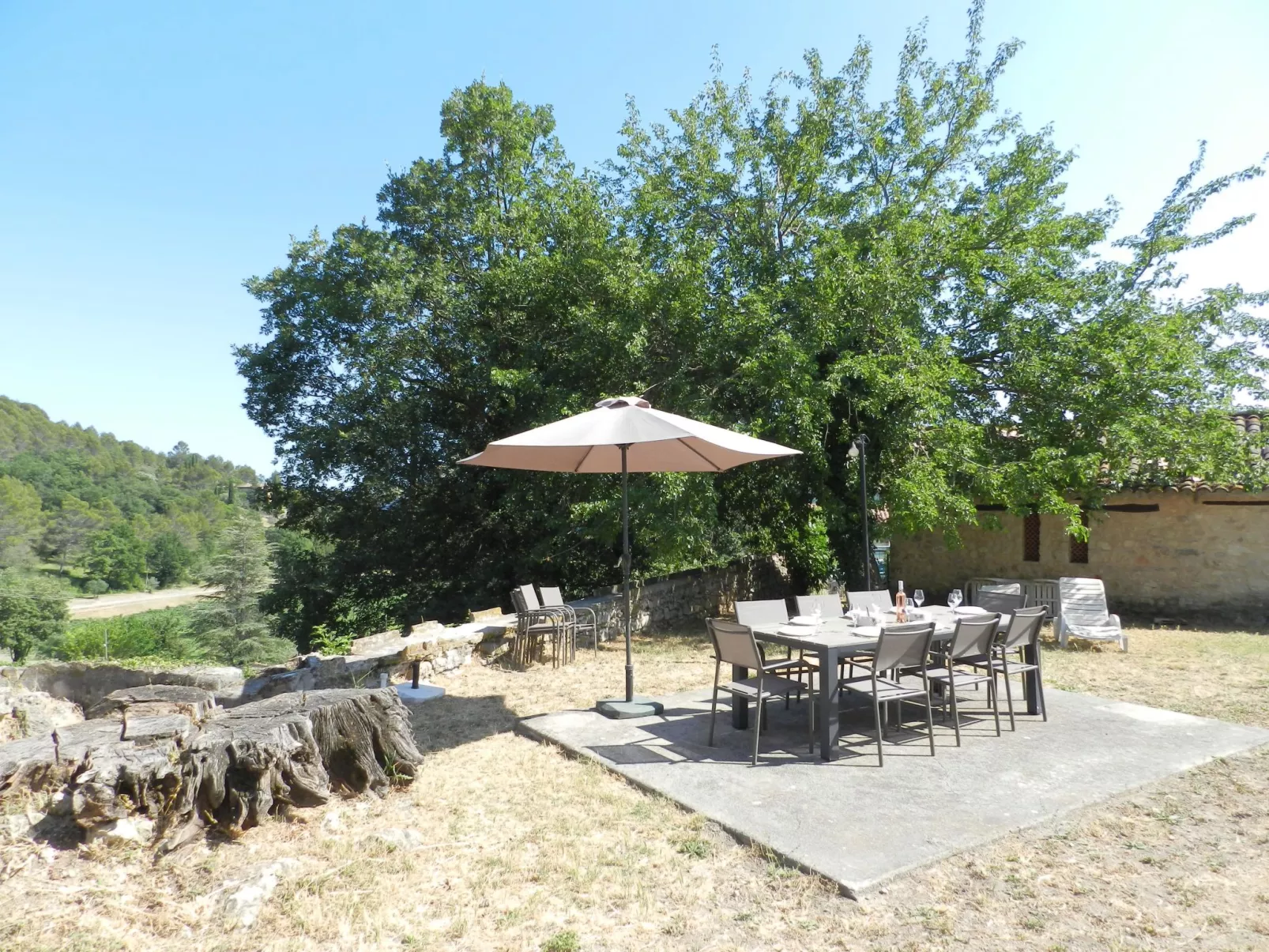 Domaine du Dragon-Binnen
