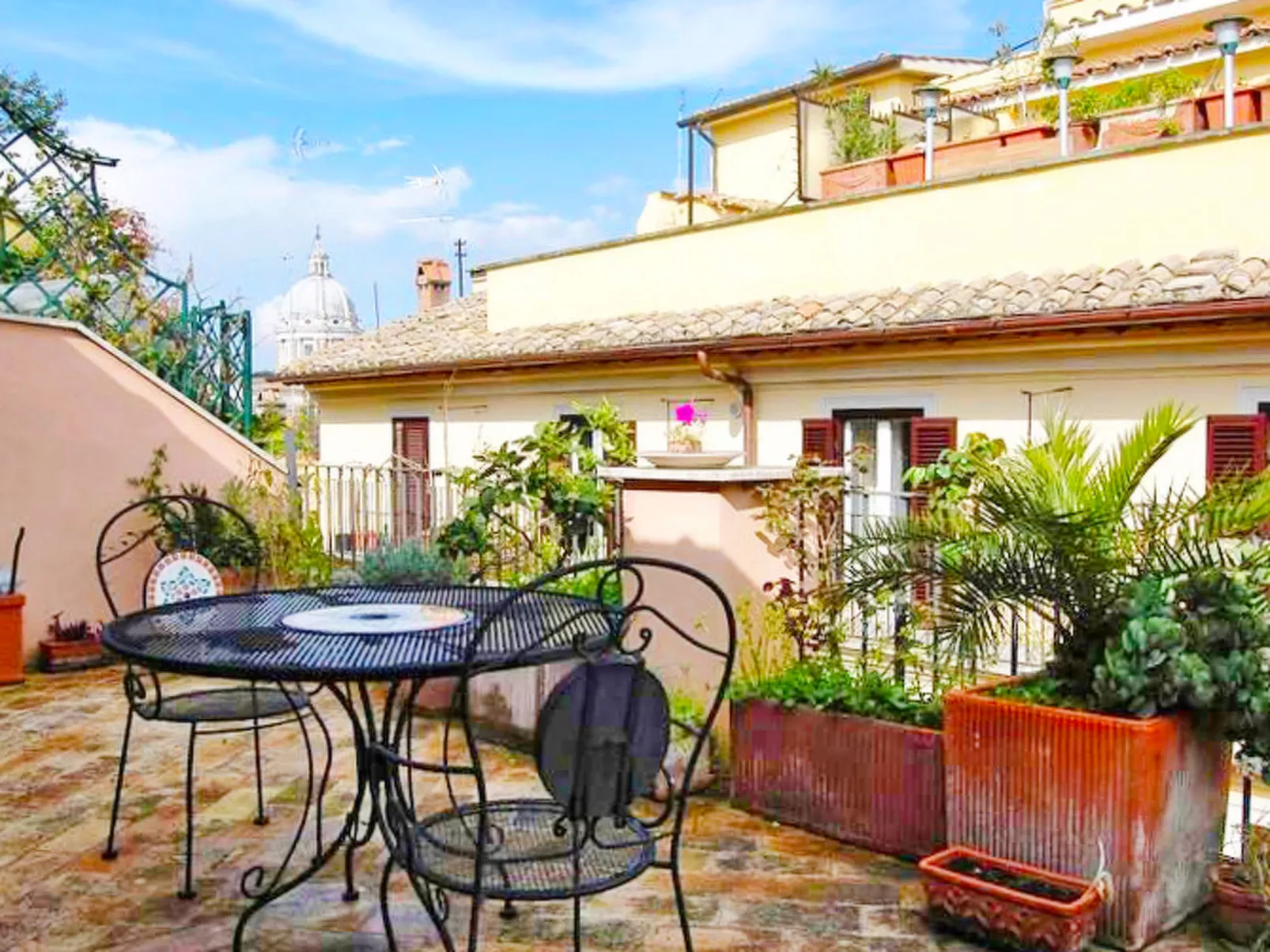 Charming Terrace-Buiten