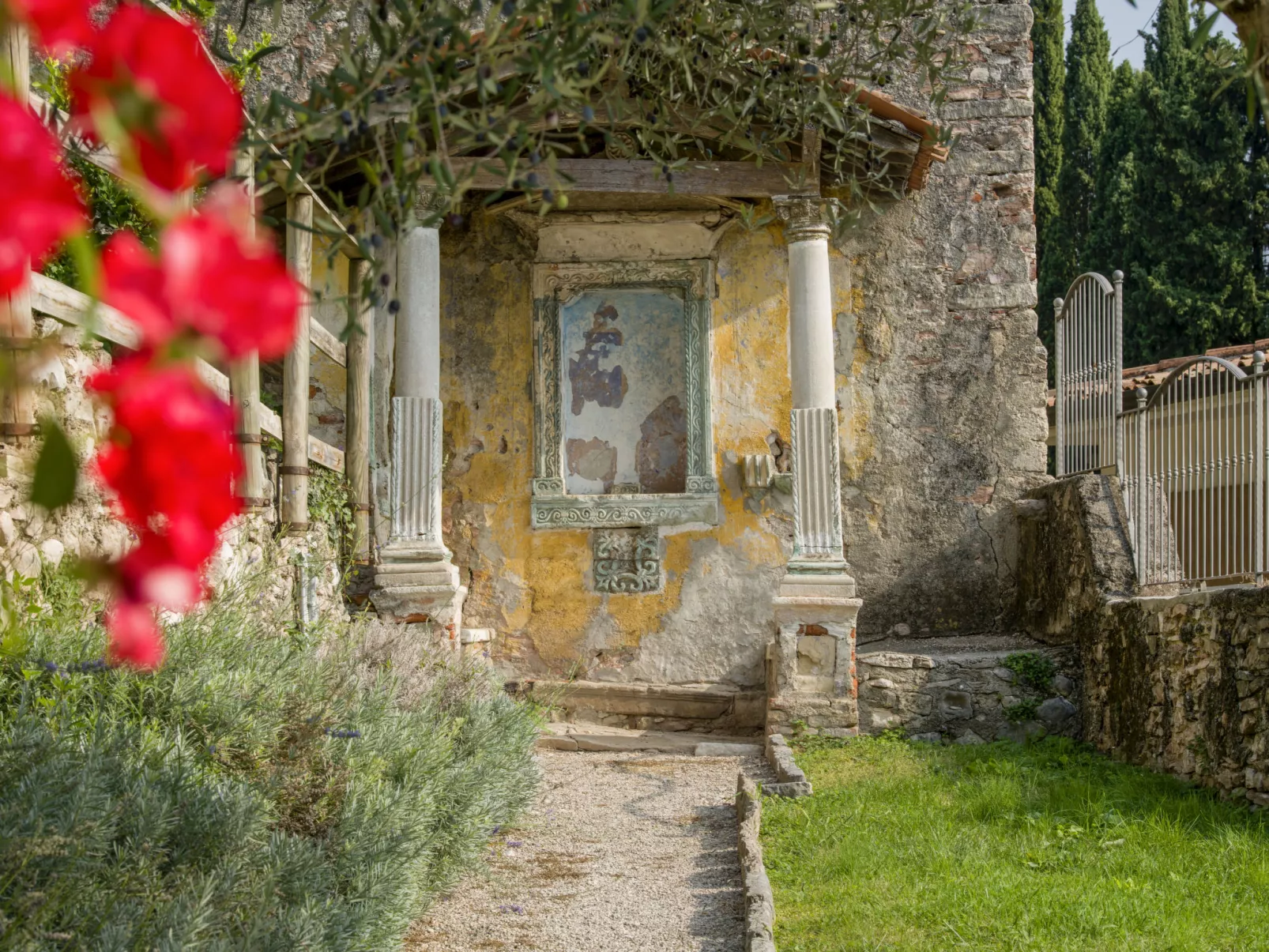 Borgo Alba Chiara-Binnen