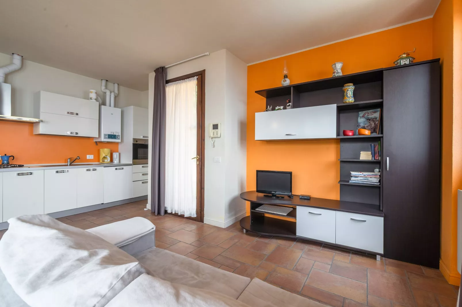 Modern appartement in Oggebbio met een zwembad-Woonkamer