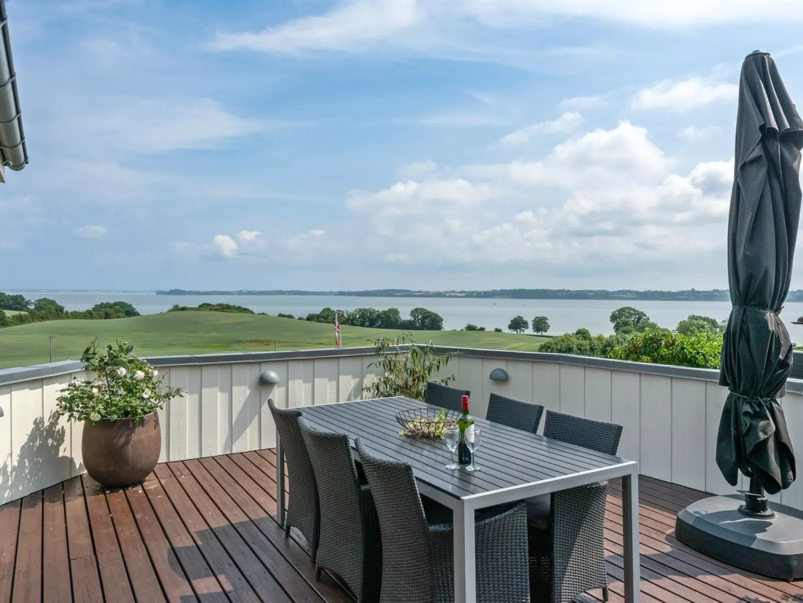"Haraldina" - 350m to the inlet-Buiten