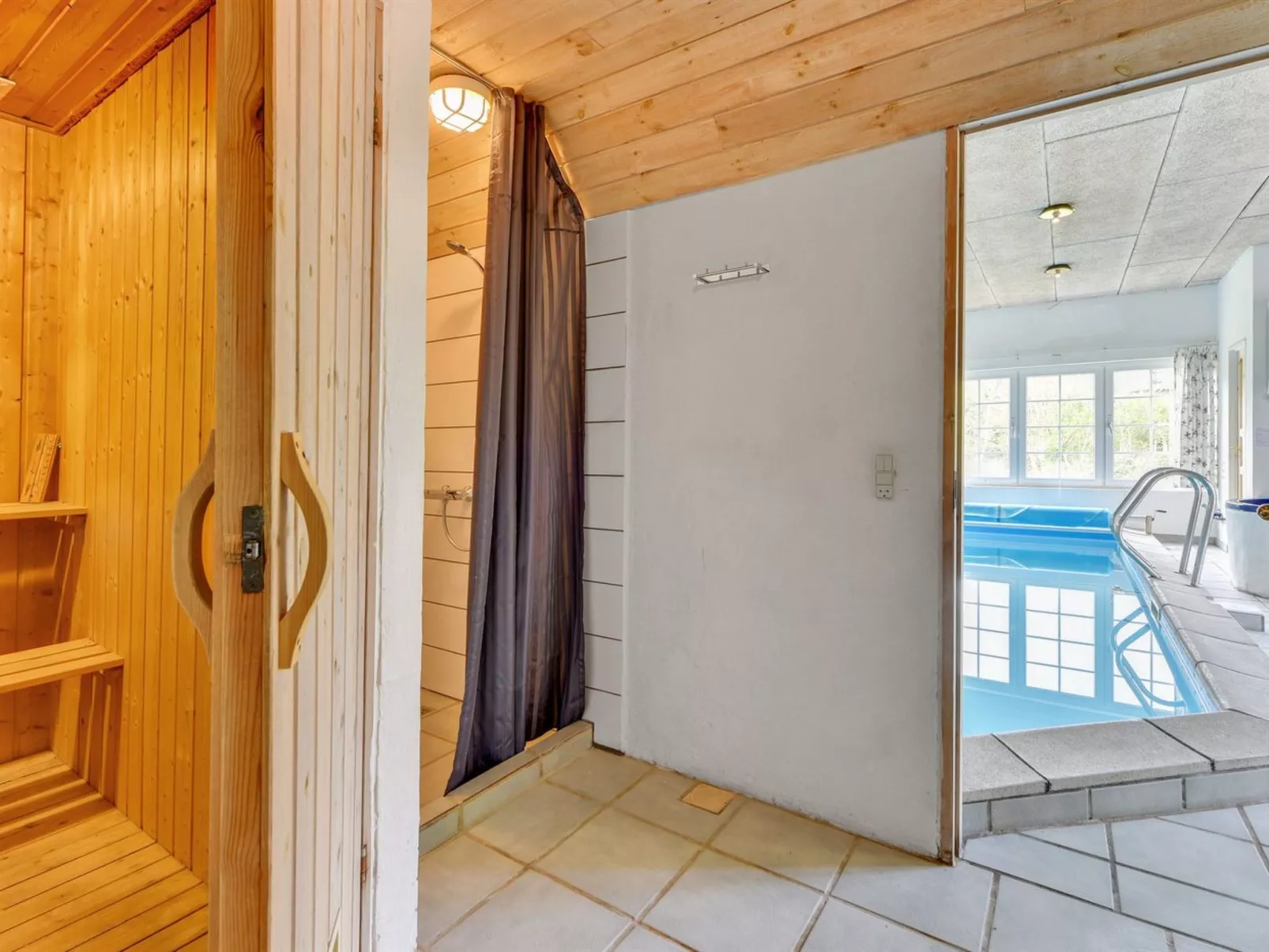 "Naya" - 2.5km from the sea-Binnen