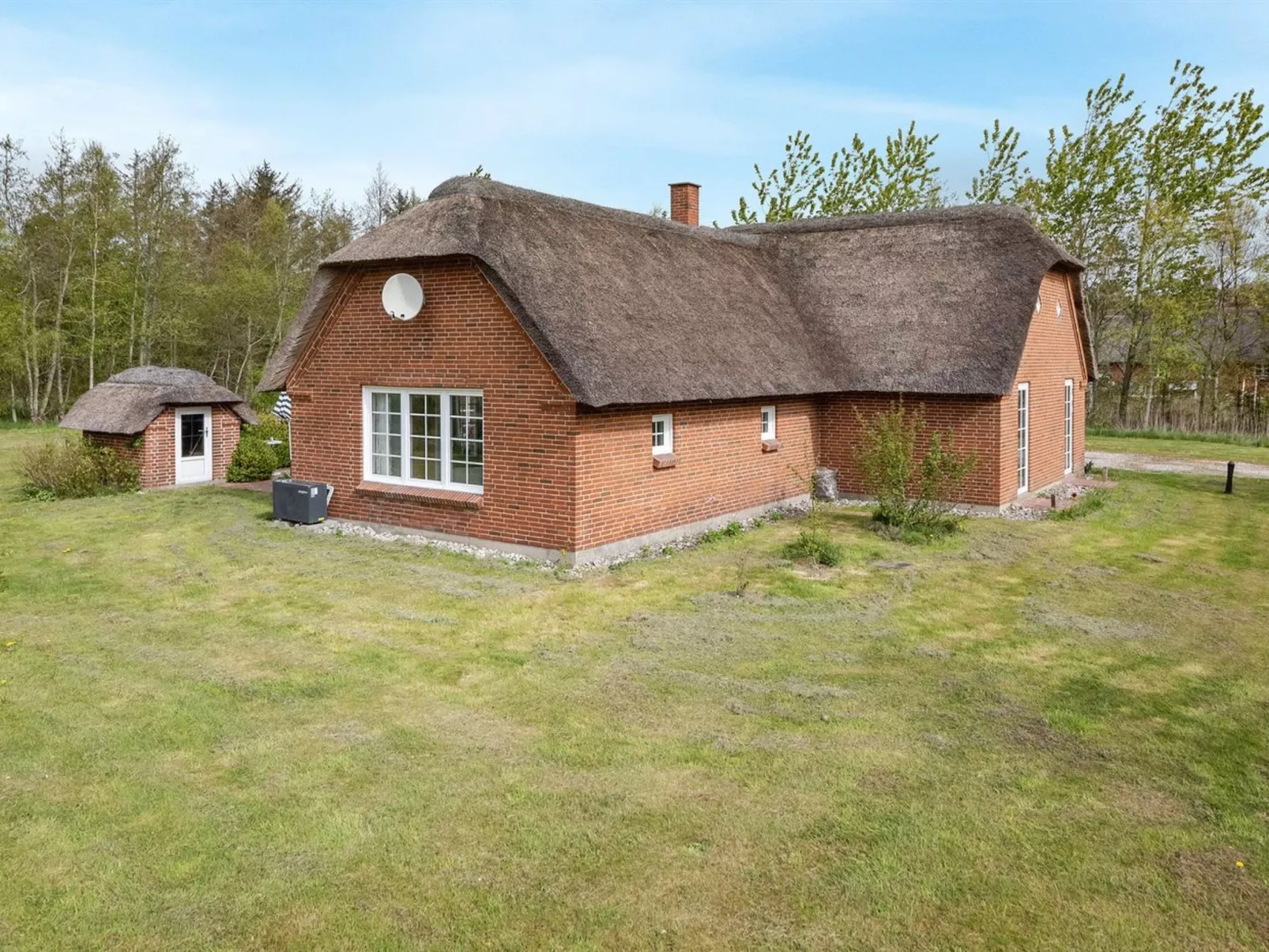 "Naya" - 2.5km from the sea-Buiten