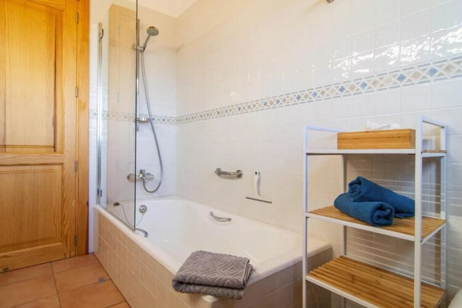 Finca Binitaref / 1-4 Personen-Badkamer