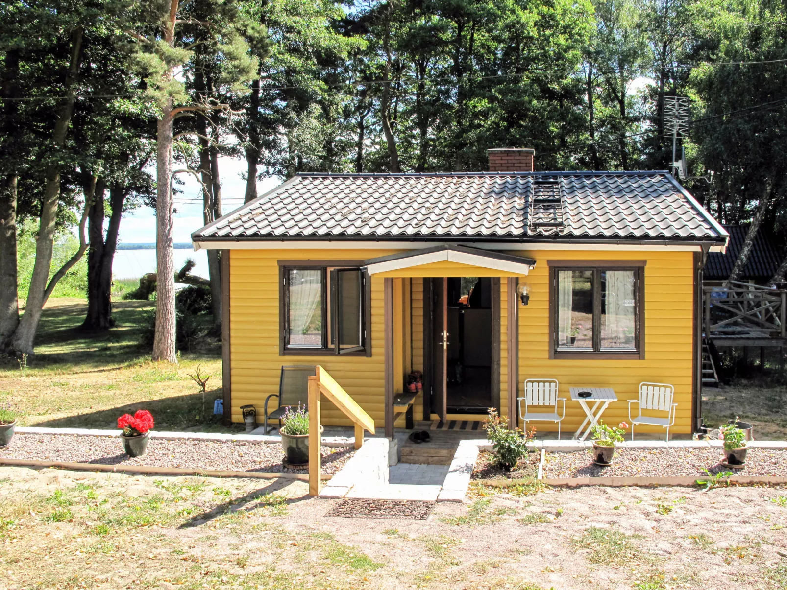 Kjuge Gula Huset-Buiten