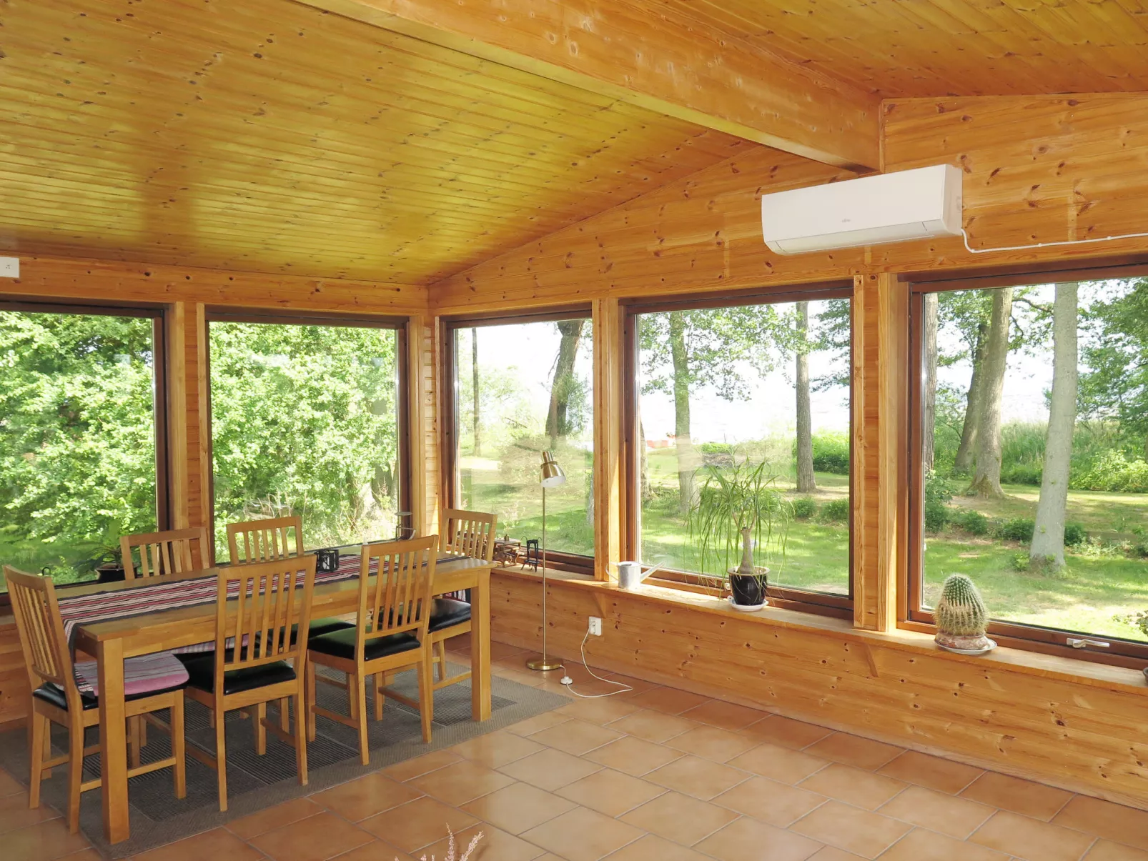 Kjuge Gula Huset-Binnen