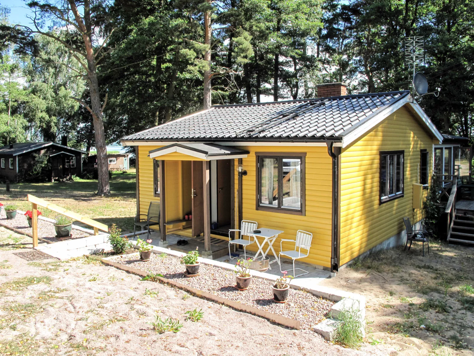 Kjuge Gula Huset-Buiten