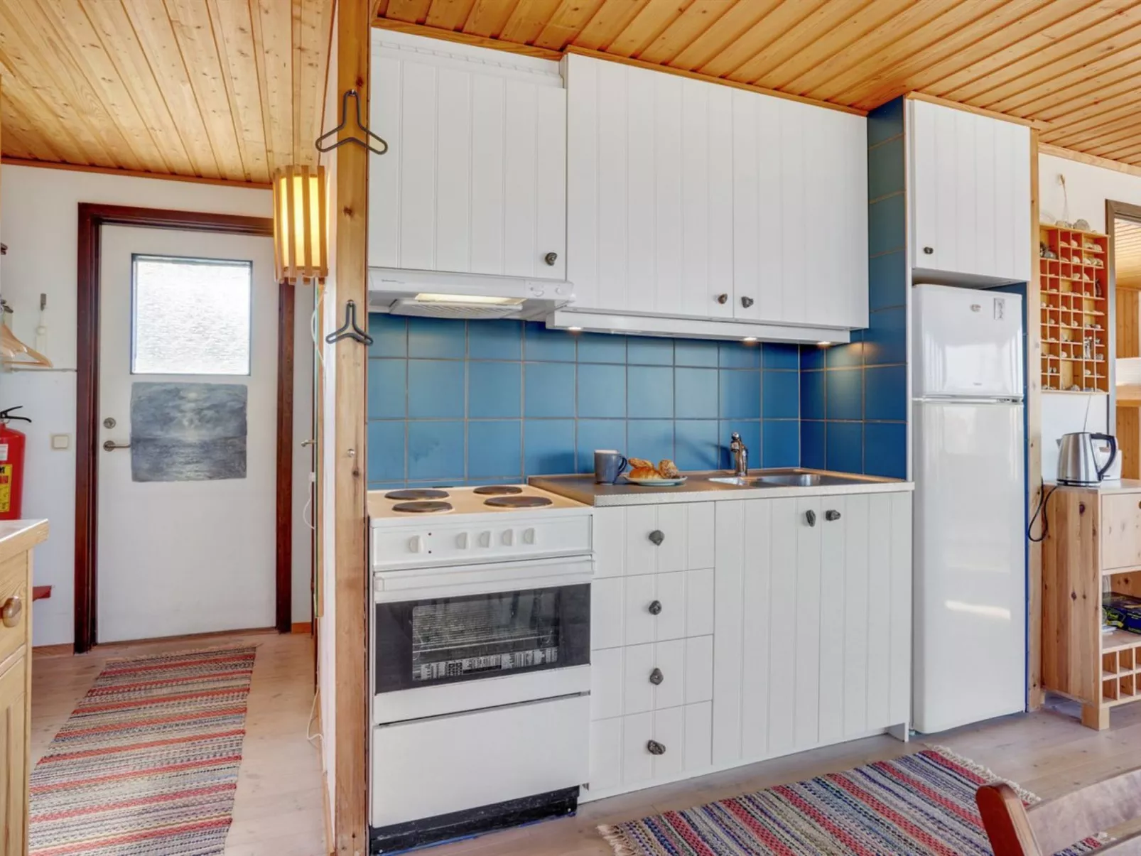 "Anniki" - 300m from the sea-Binnen