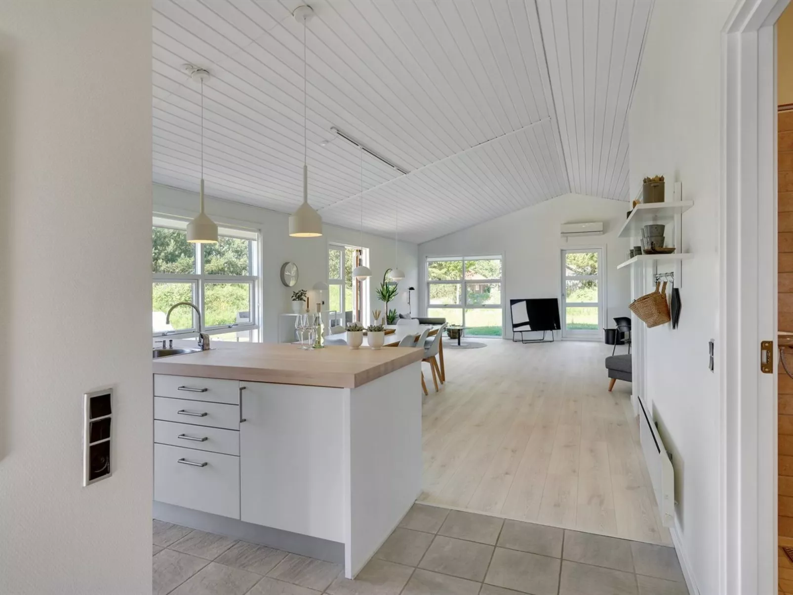 "Veiko" - 1.2km from the sea-Buiten