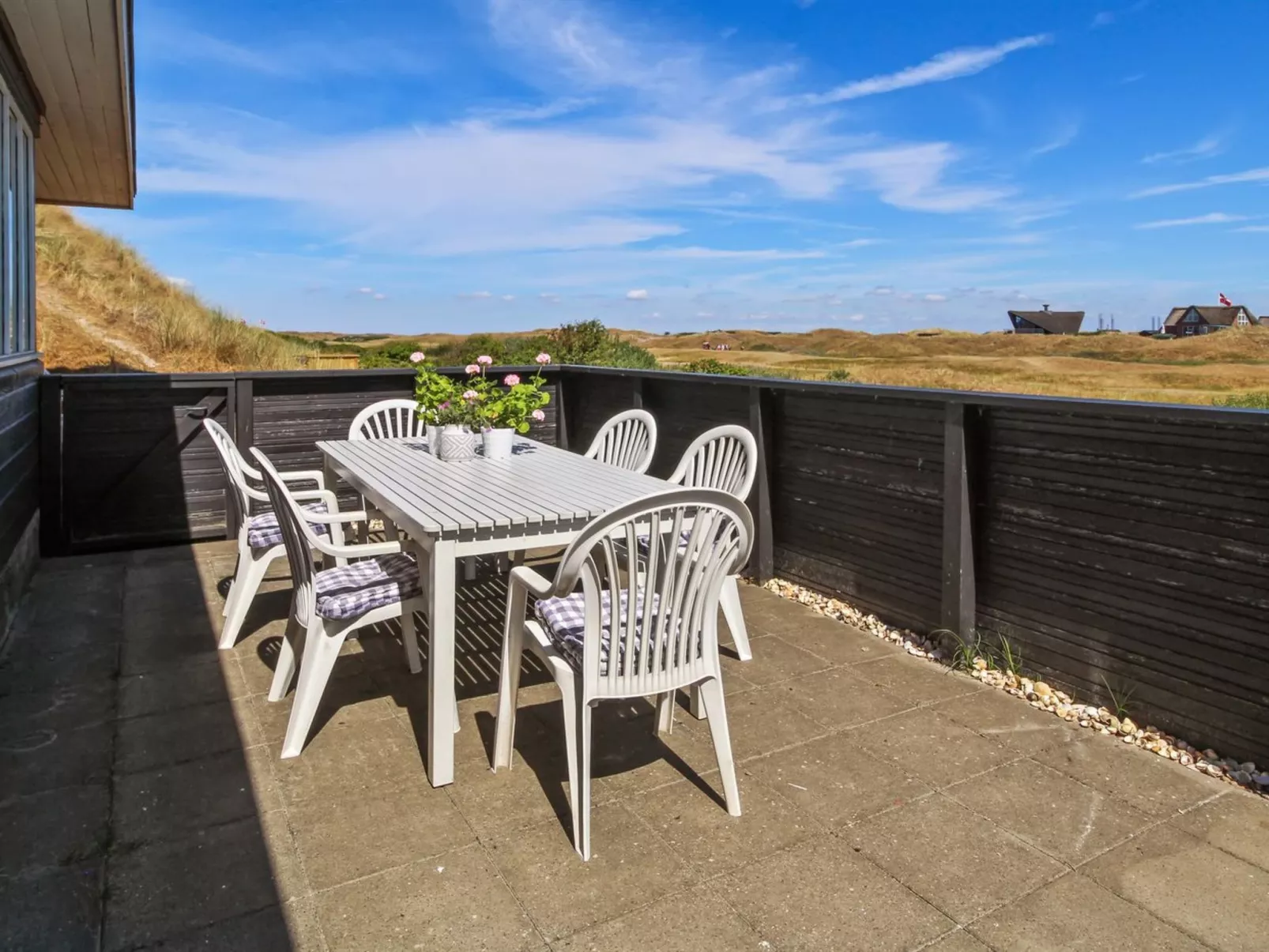 "Jamie" - 200m from the sea-Buiten