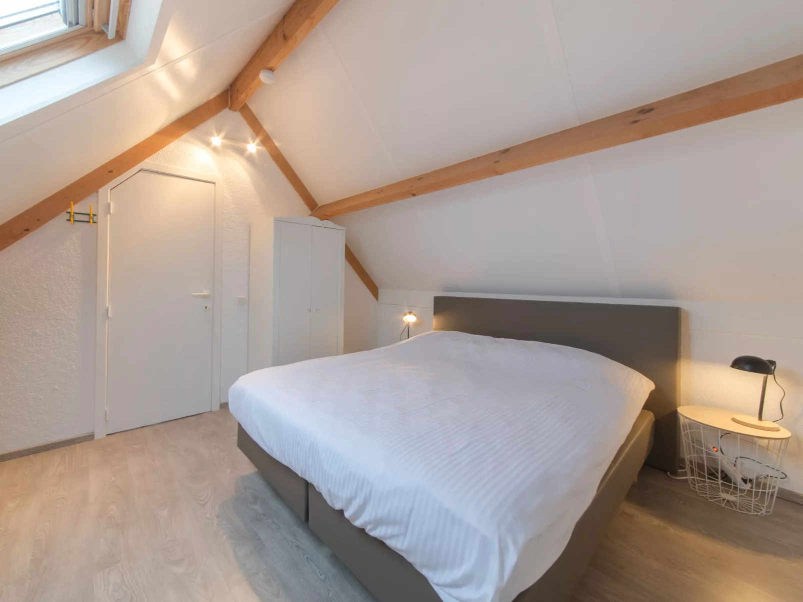 Vissershuis 2 with parking-Binnen