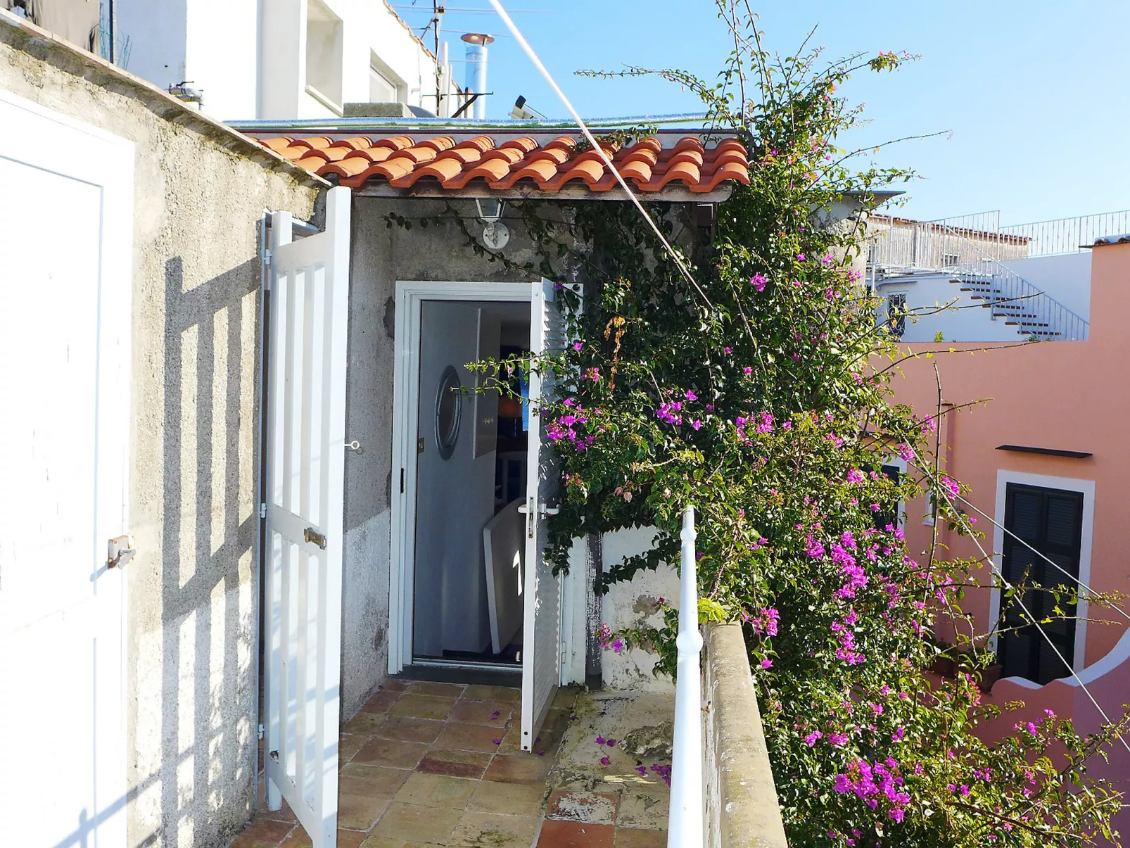 Ischia Sea Side-Buiten