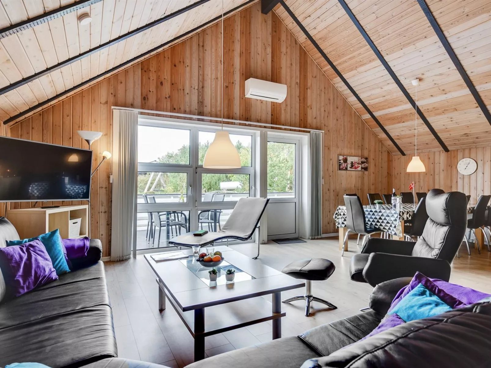 "Sylvi" - 1.7km from the sea-Binnen