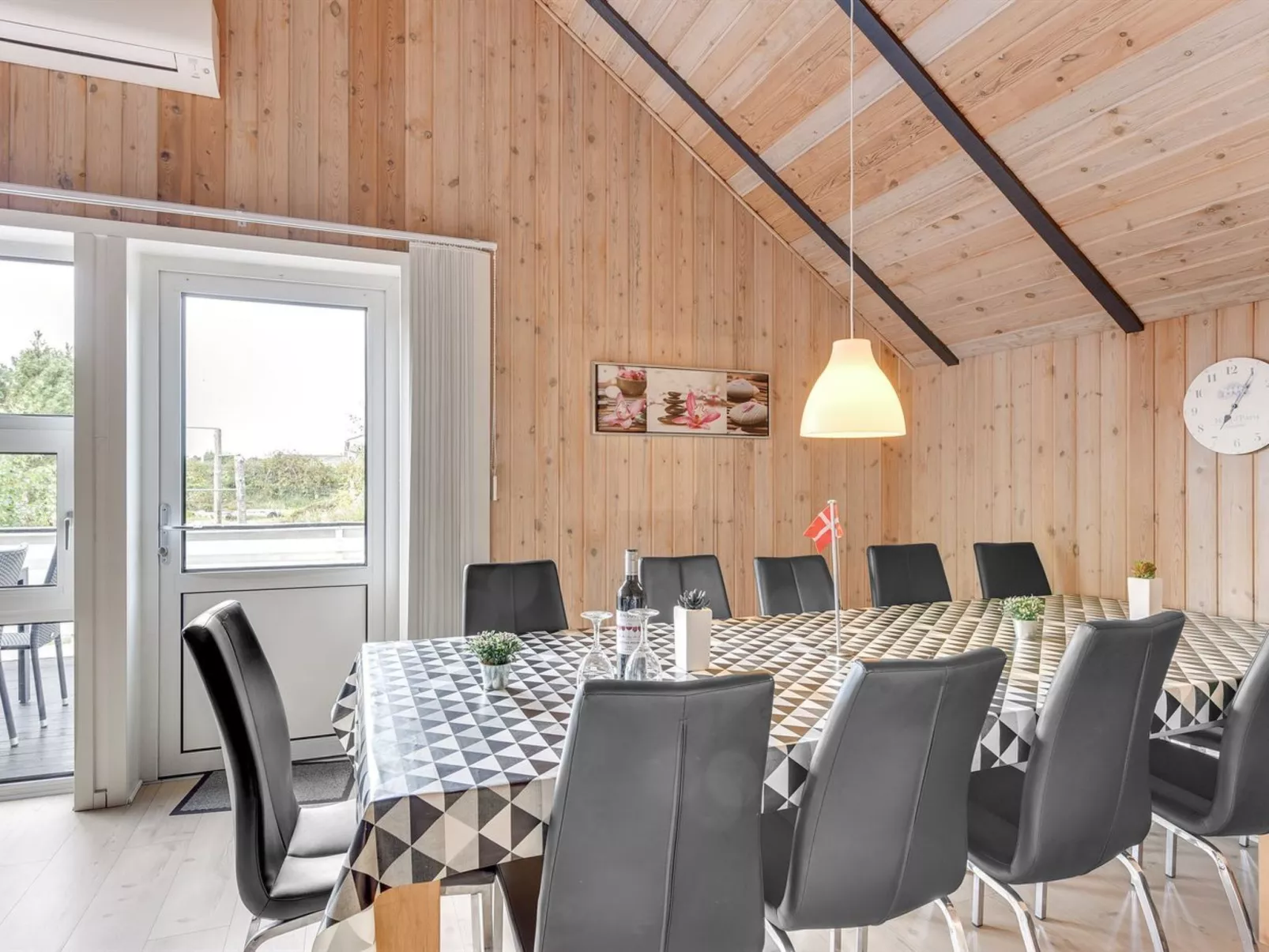 "Sylvi" - 1.7km from the sea-Binnen