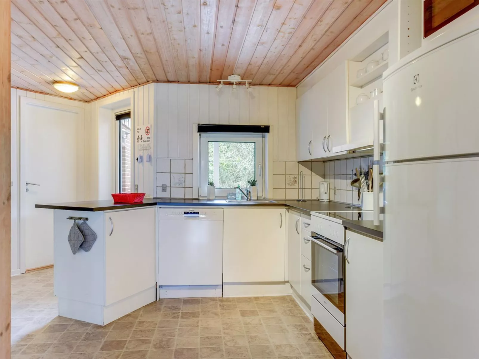 "Sylvi" - 1.7km from the sea-Binnen