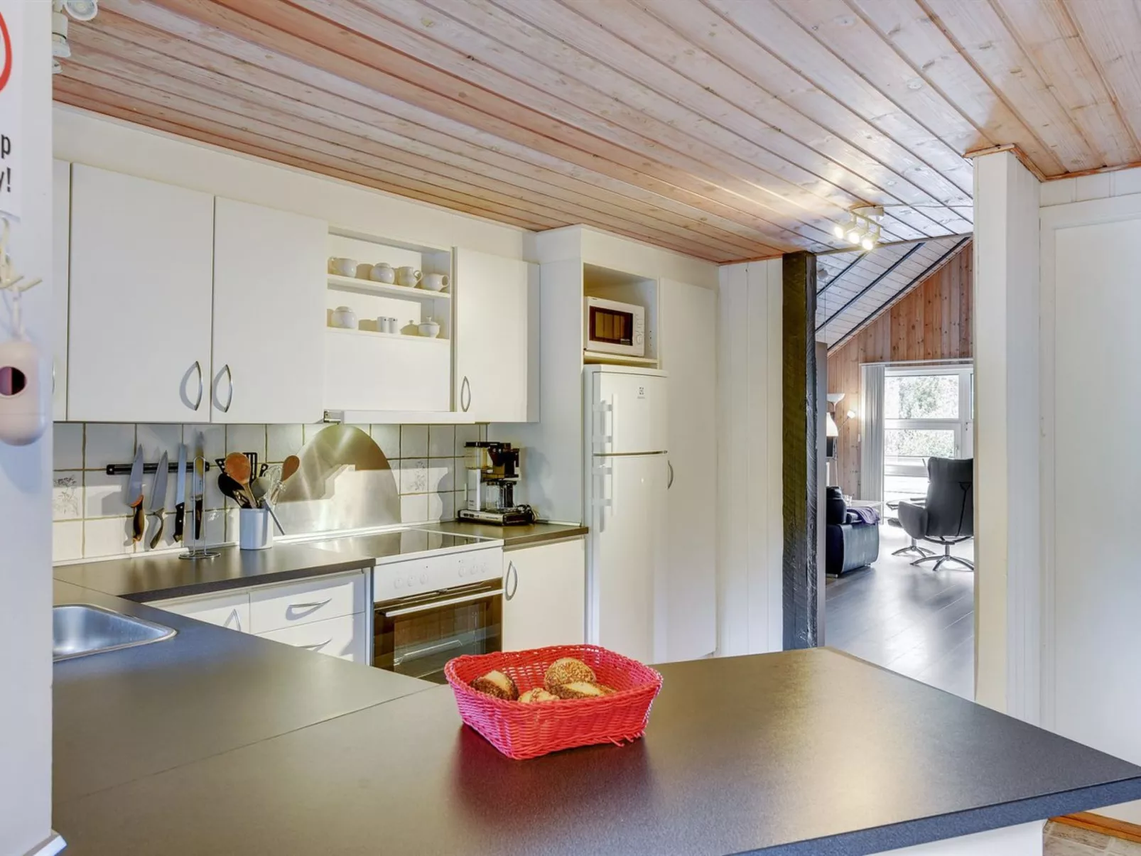 "Sylvi" - 1.7km from the sea-Binnen