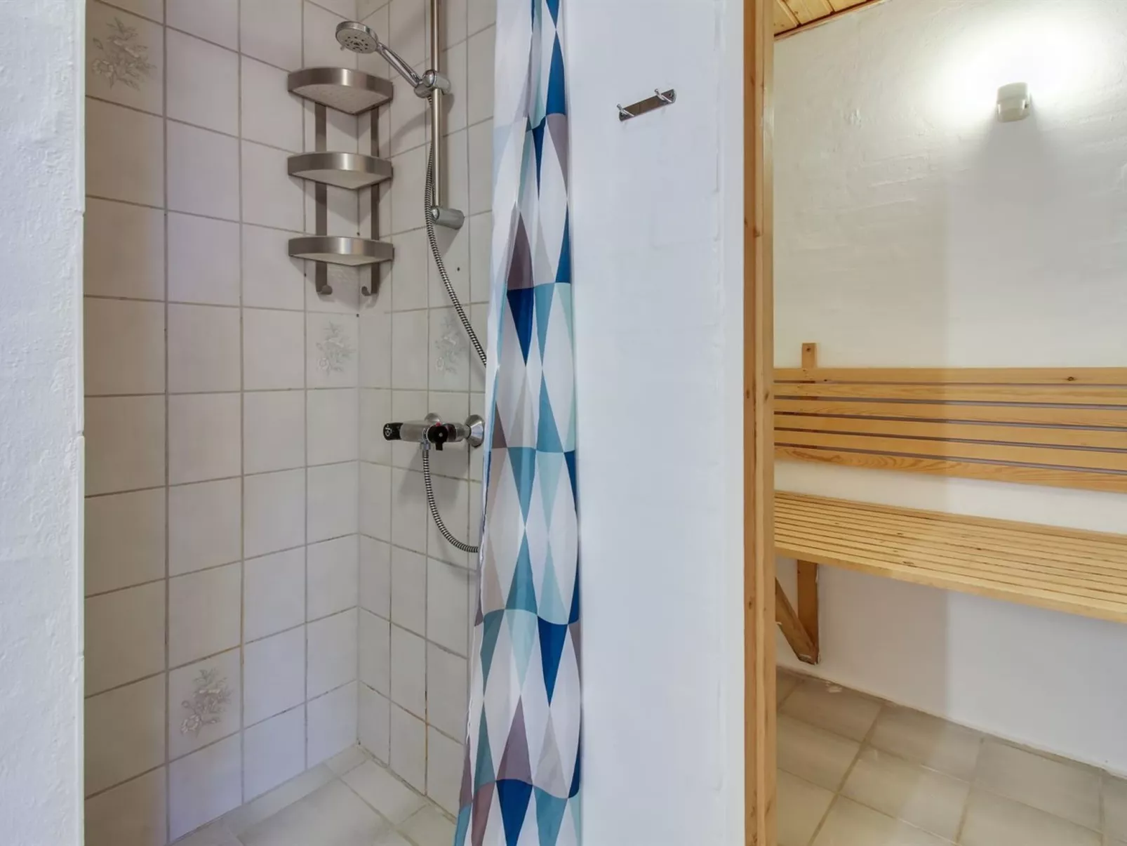 "Sylvi" - 1.7km from the sea-Binnen