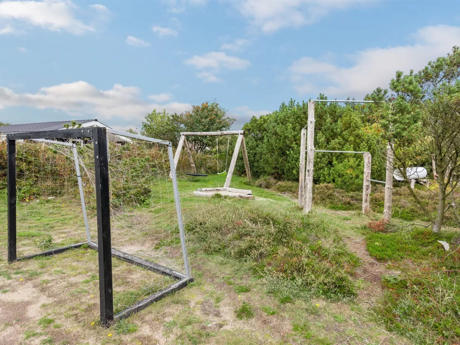 "Sylvi" - 1.7km from the sea-Buiten