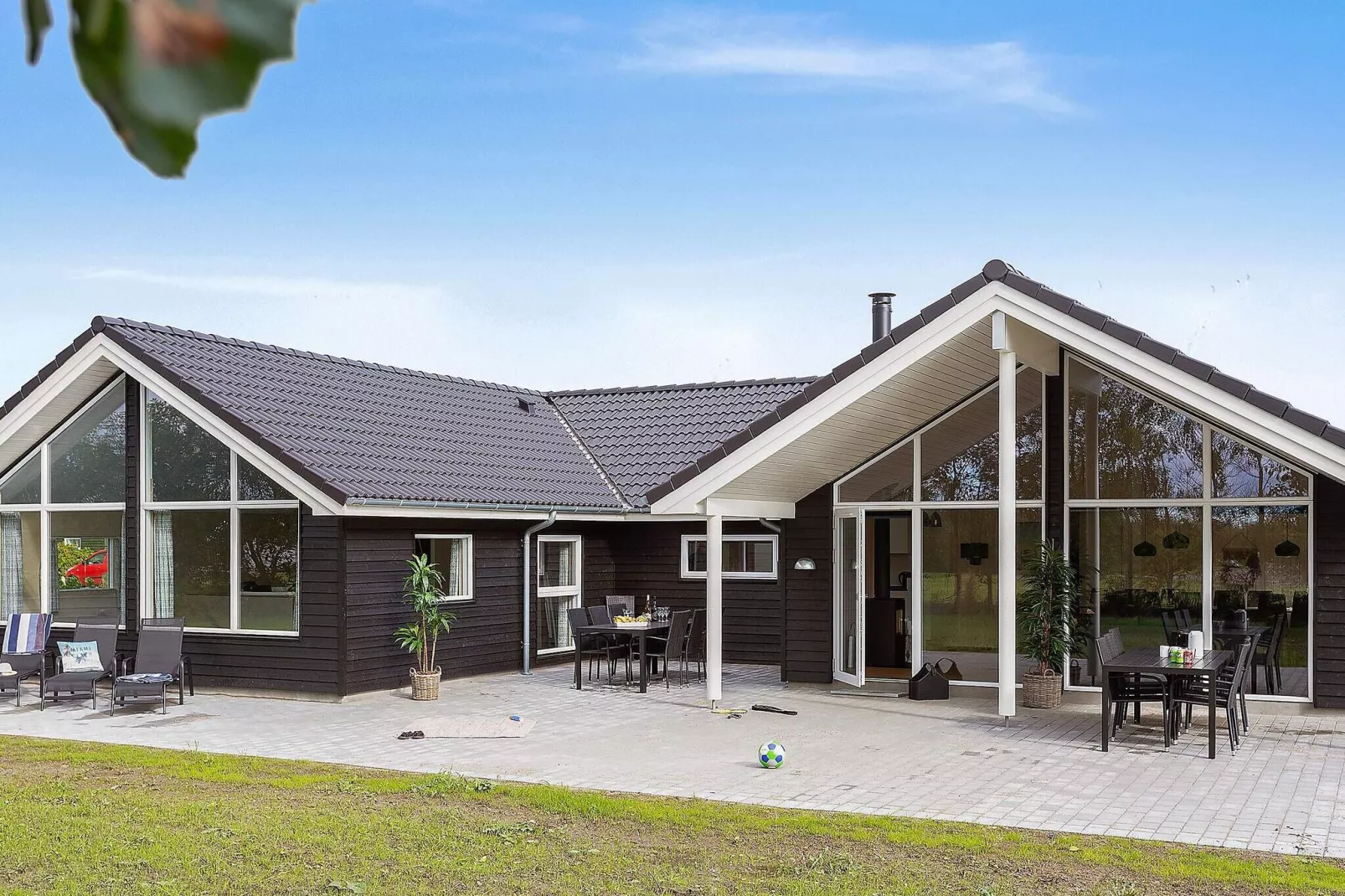 Luxe zwembadvilla in Marielyst -- By Traum Ferienwohnungen-Uitzicht