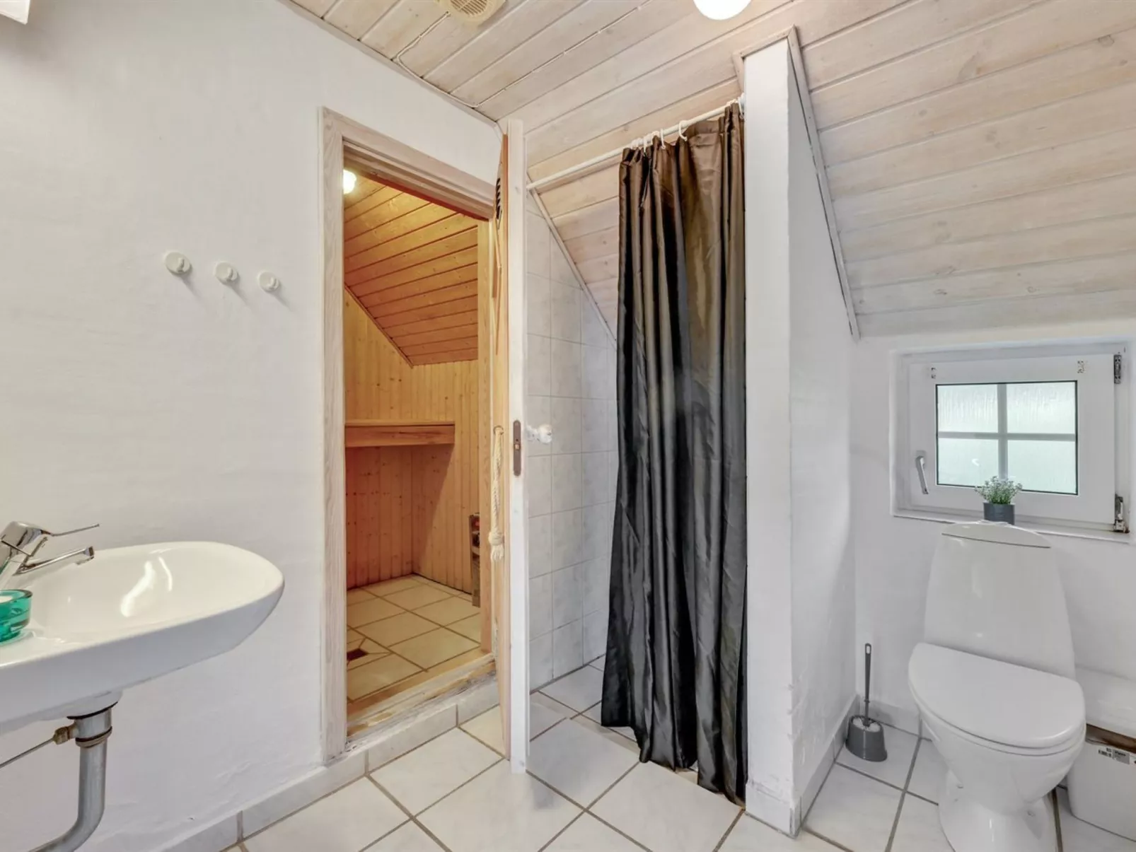 "Aane" - 1.8km from the sea-Buiten