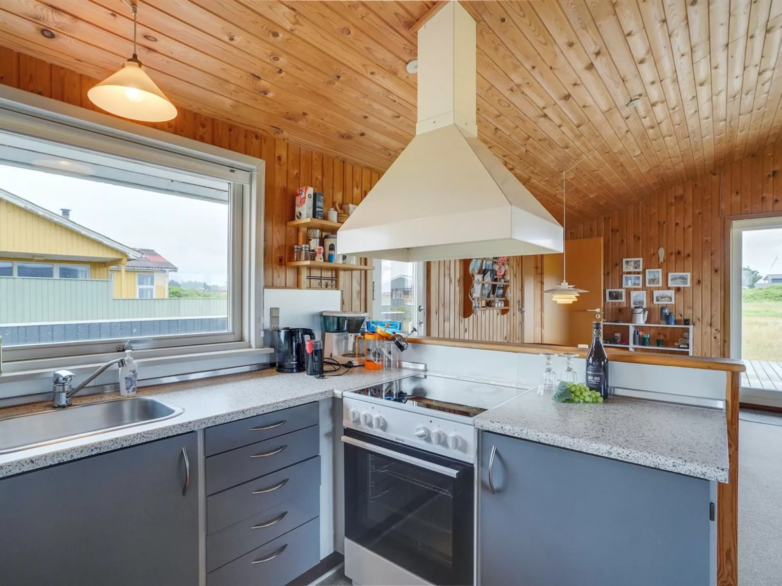 "Svea" - 400m from the sea-Binnen