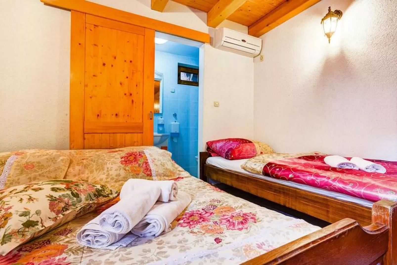 Holiday home Jucinovi Dvori Starigrad PaklenicaVilla ca 150 qm für 12 Personen-Slaapkamer