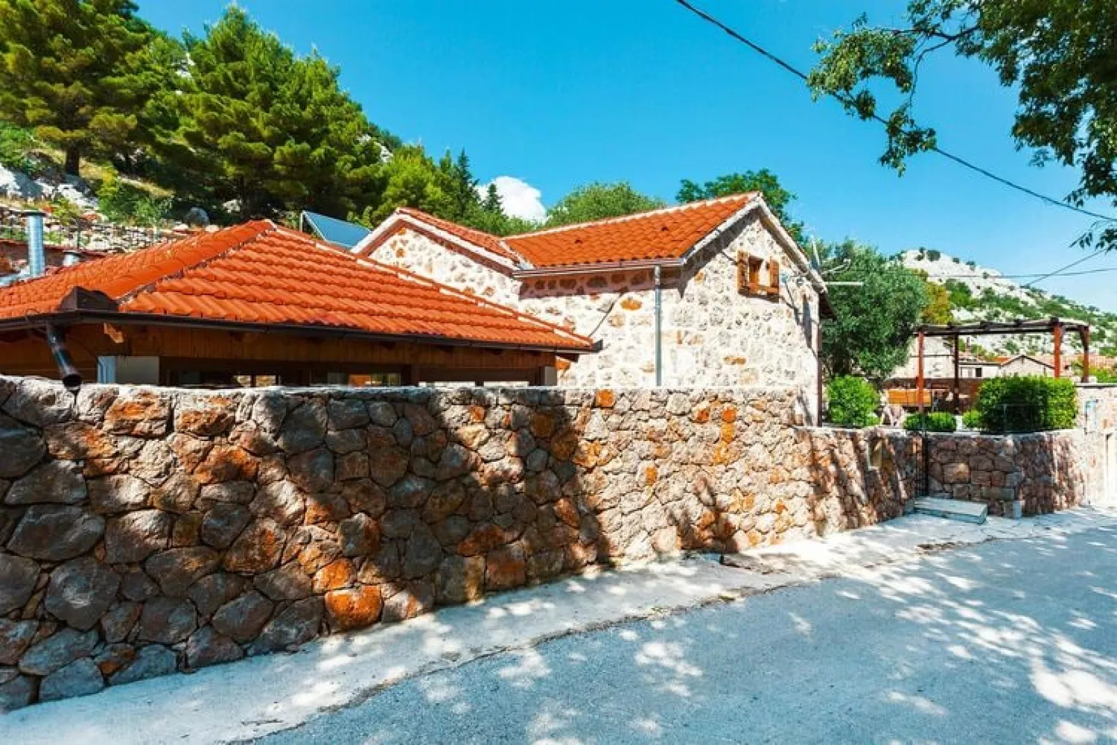 Holiday home Jucinovi Dvori Starigrad PaklenicaVilla ca 150 qm für 12 Personen-Buitenkant zomer