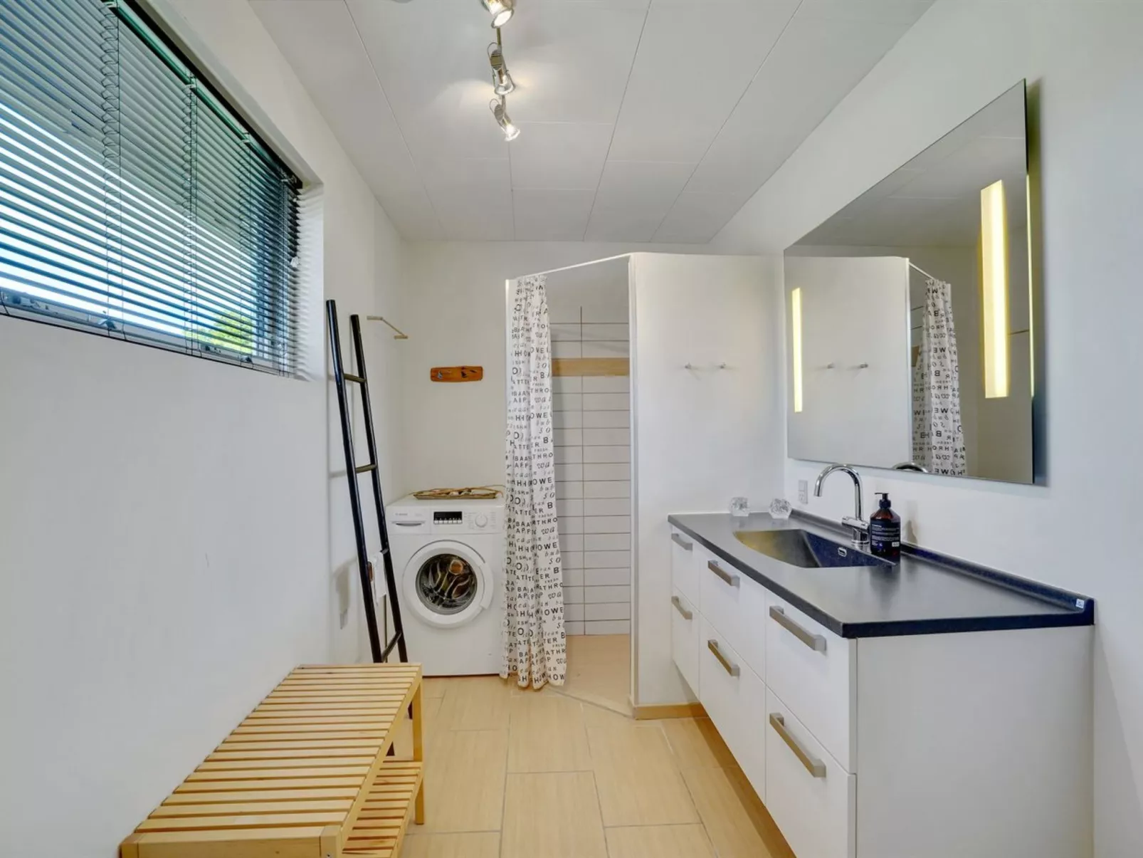 "Resi" - 400m from the sea-Binnen