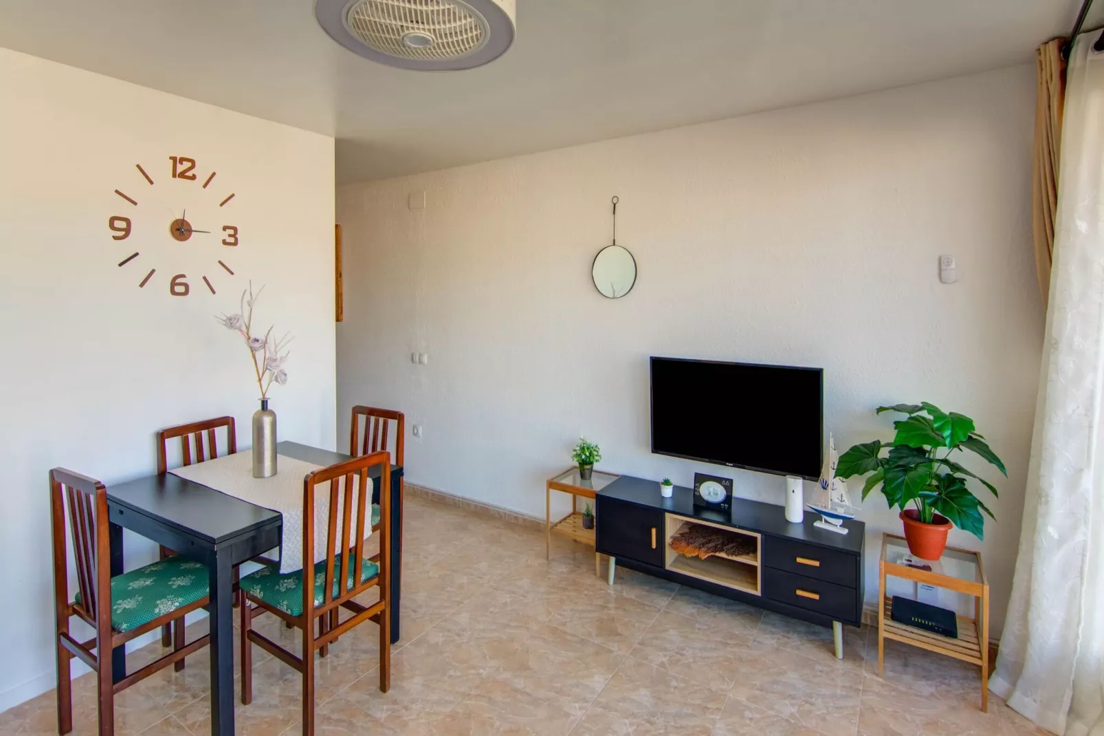 Precioso apartamento en Lloret de Mar-Eetkamer