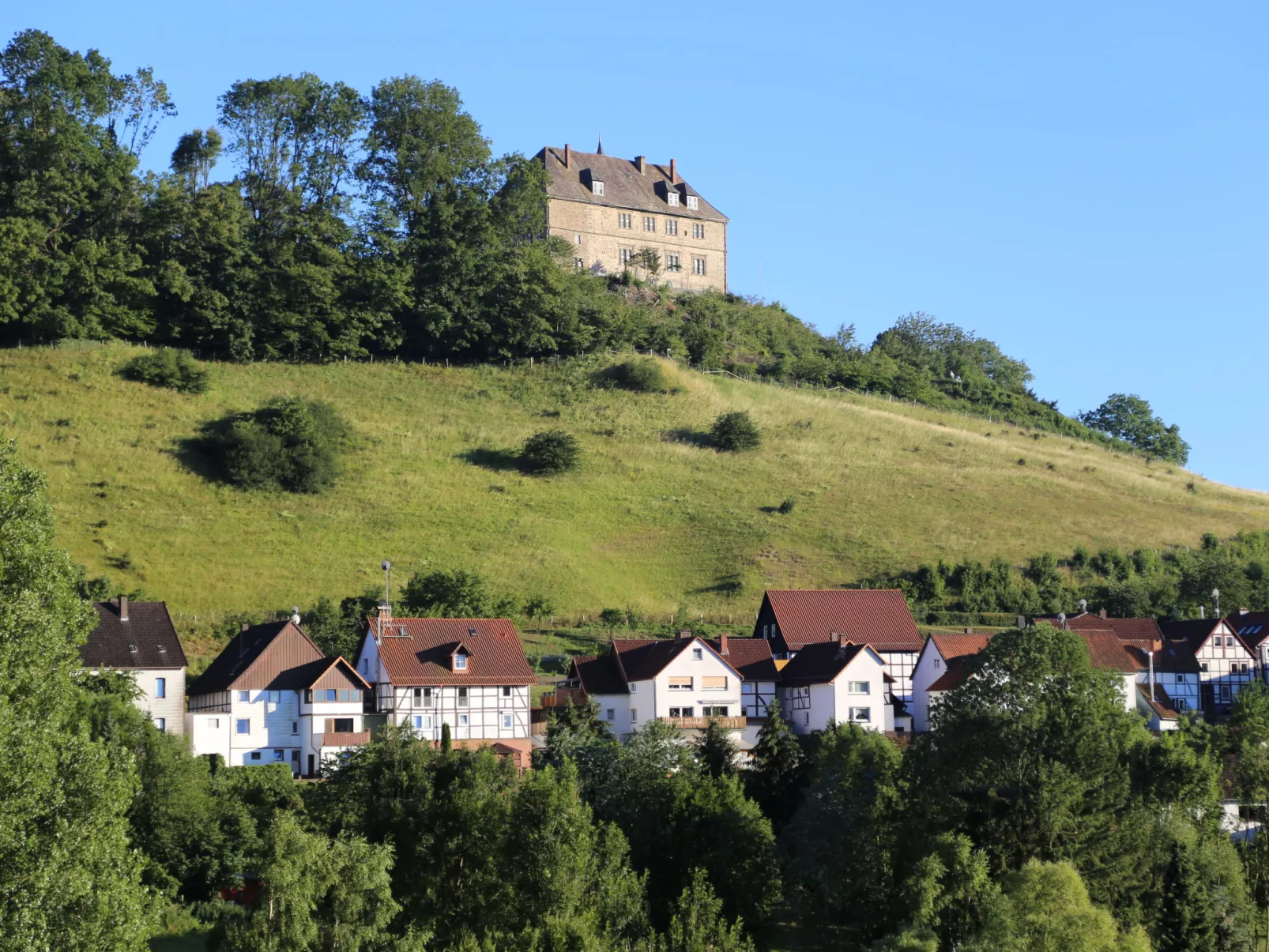 Am Dohlenberg + Steintisch-Omgeving