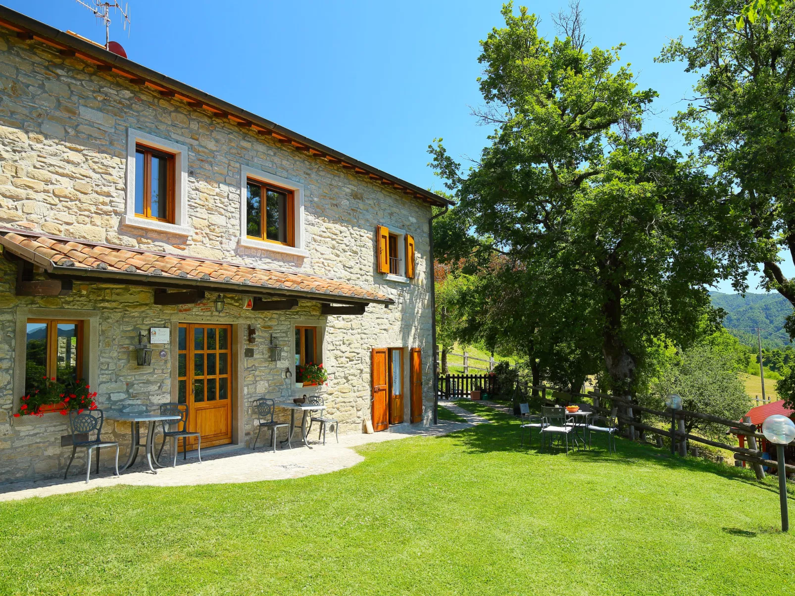 Azienda Agricola Piano Rosso-Buiten